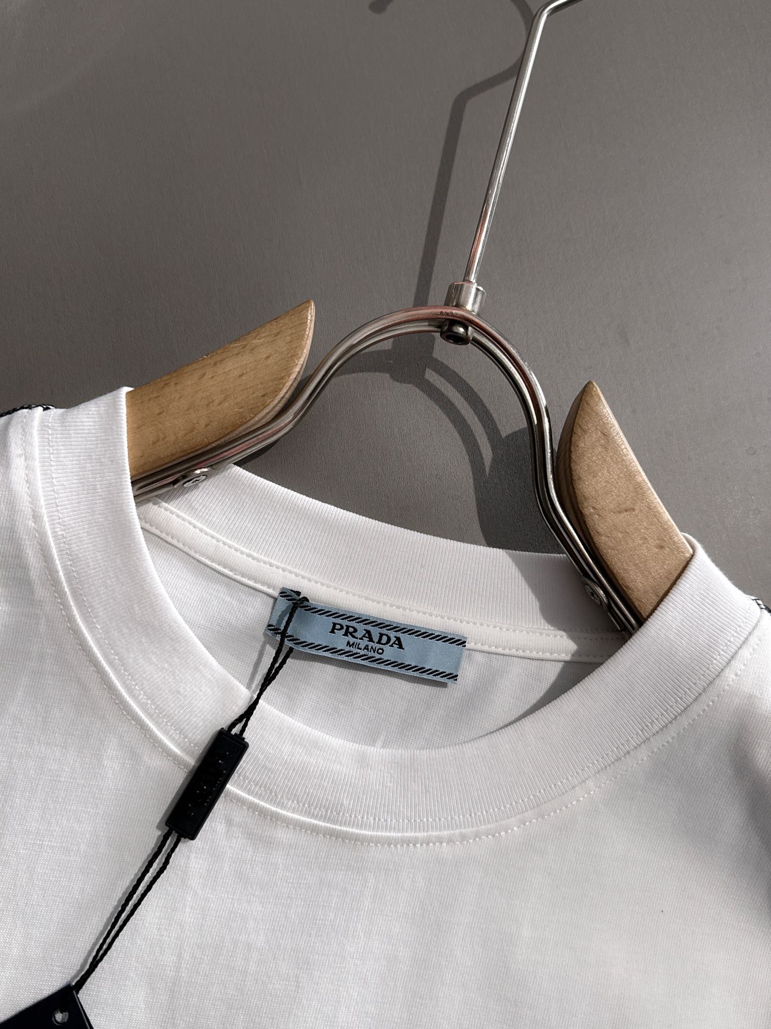 PRADA T-SHIRT