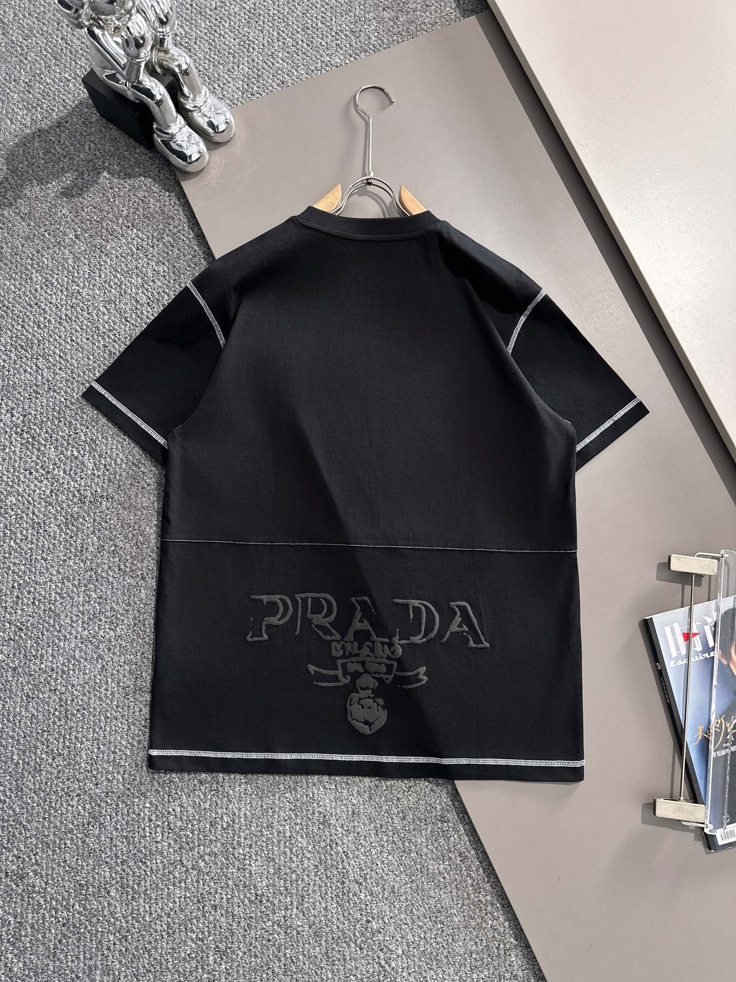 PRADA T-SHIRT