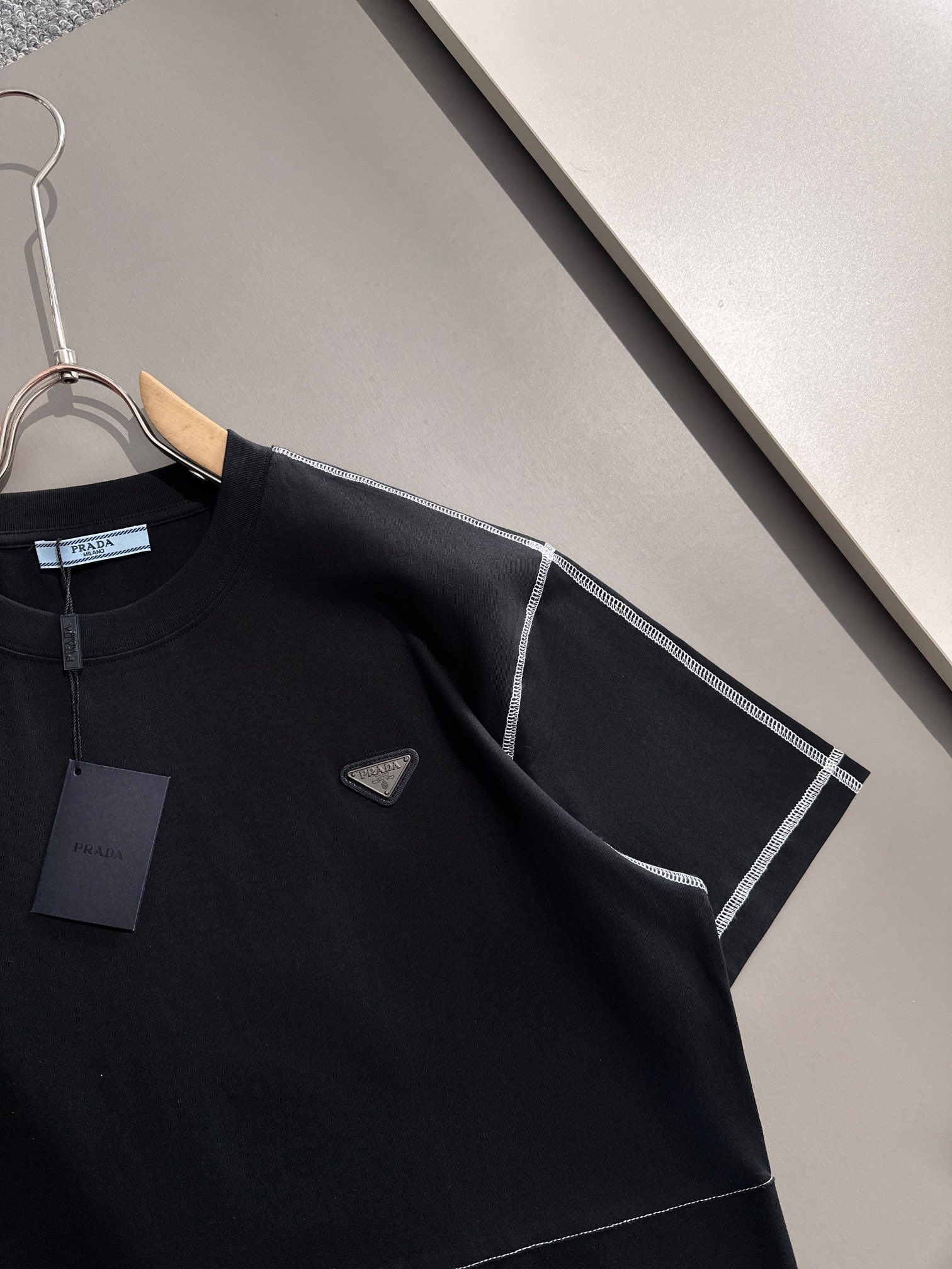 PRADA T-SHIRT