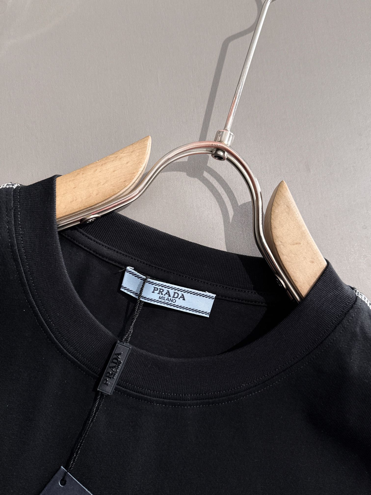 PRADA T-SHIRT