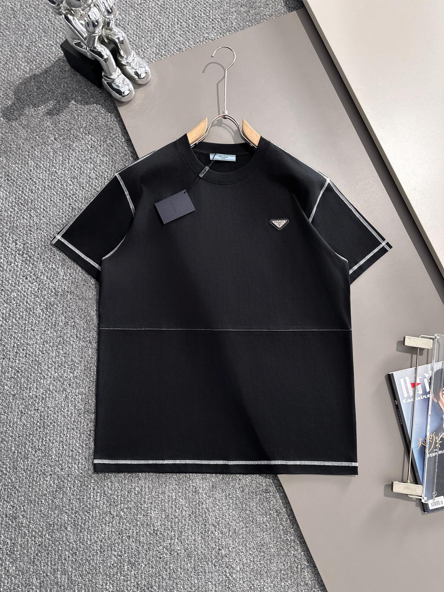 PRADA T-SHIRT