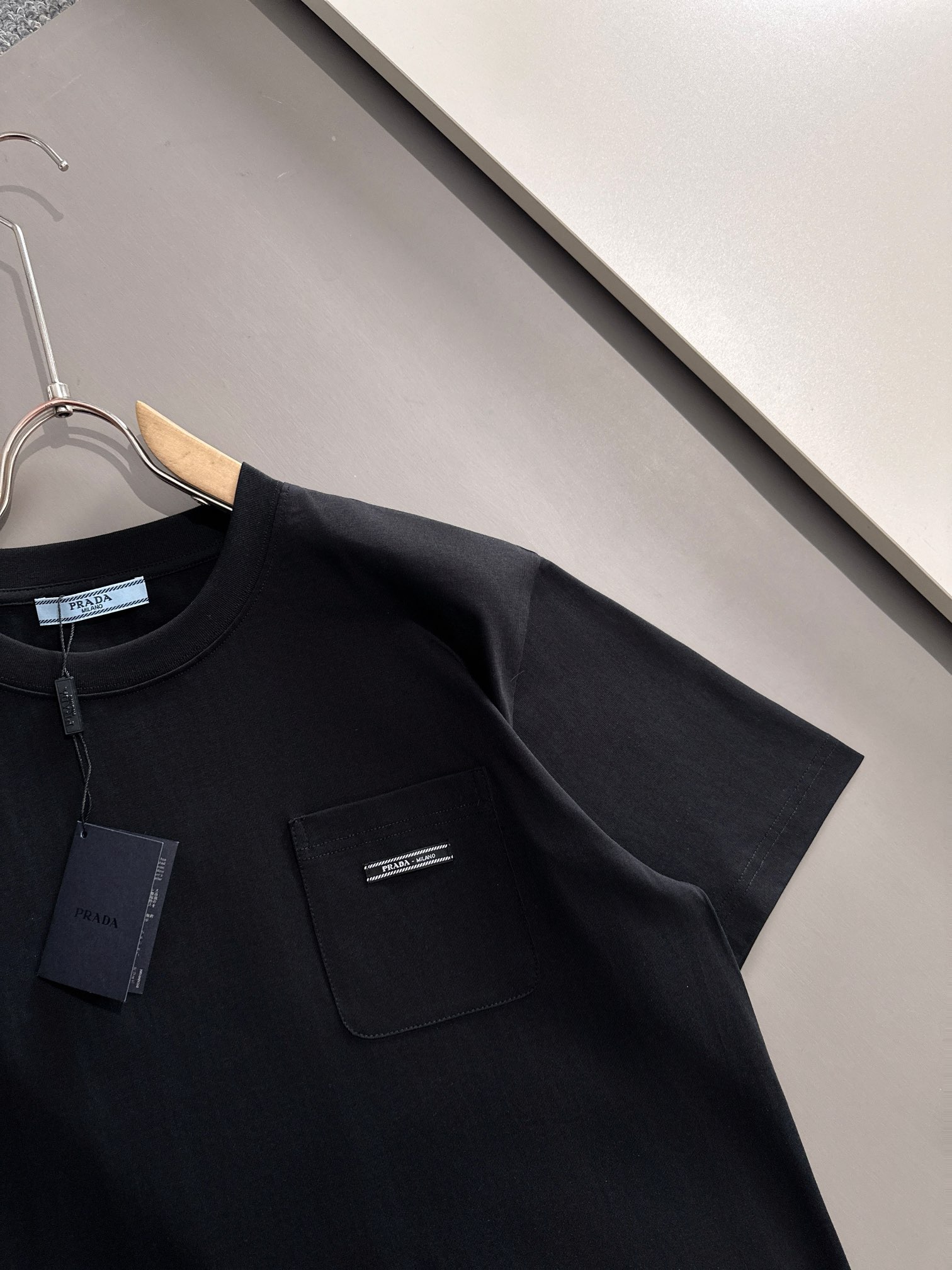 PRADA T-SHIRT