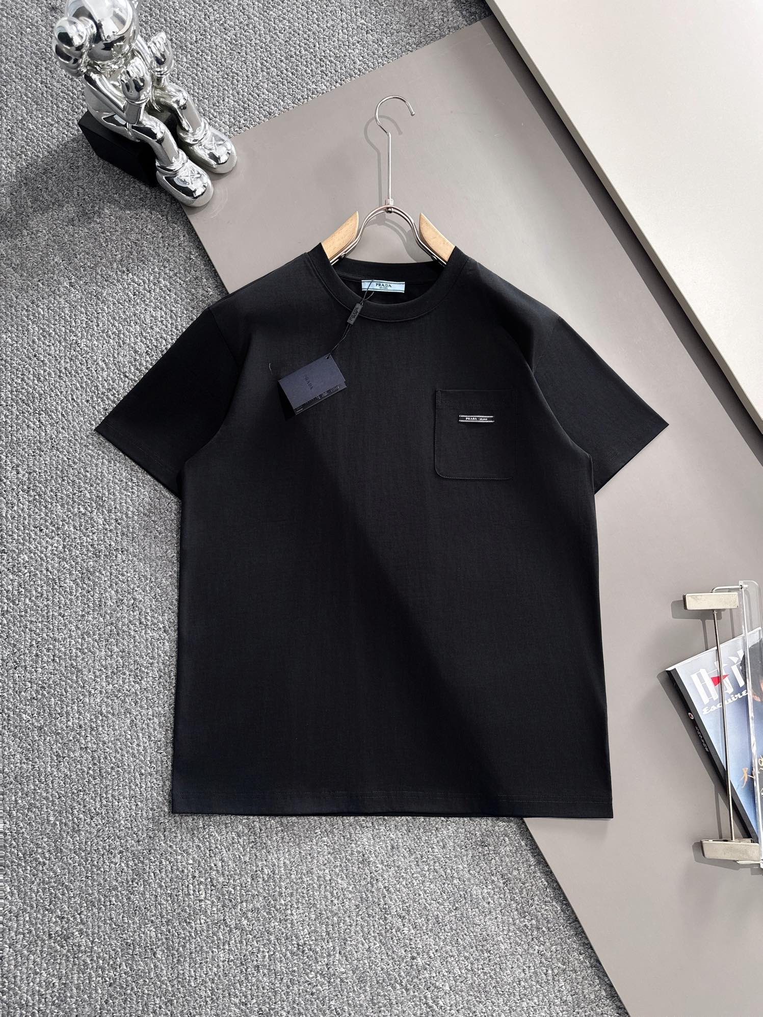 PRADA T-SHIRT