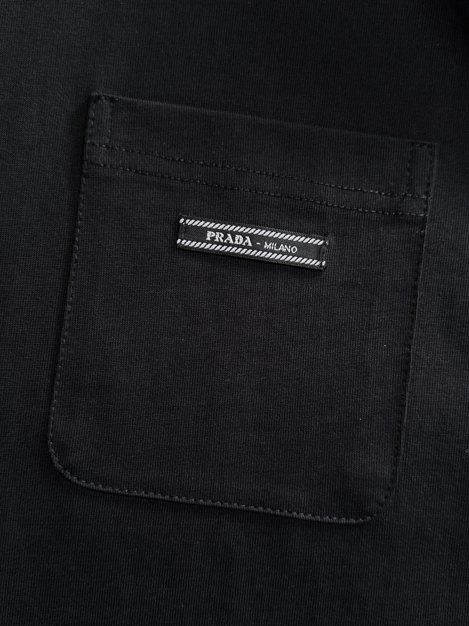 PRADA T-SHIRT