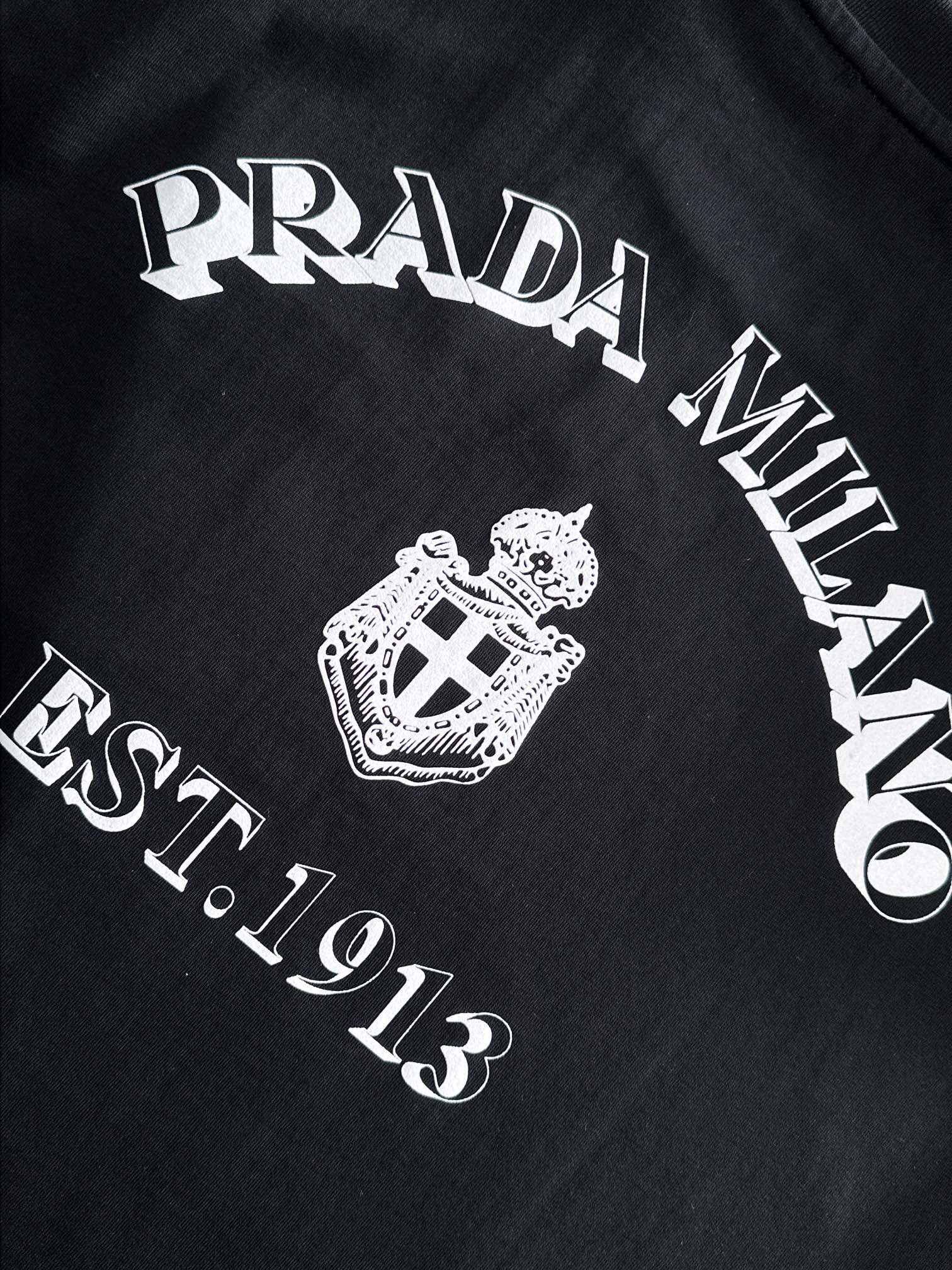 PRADA T-SHIRT