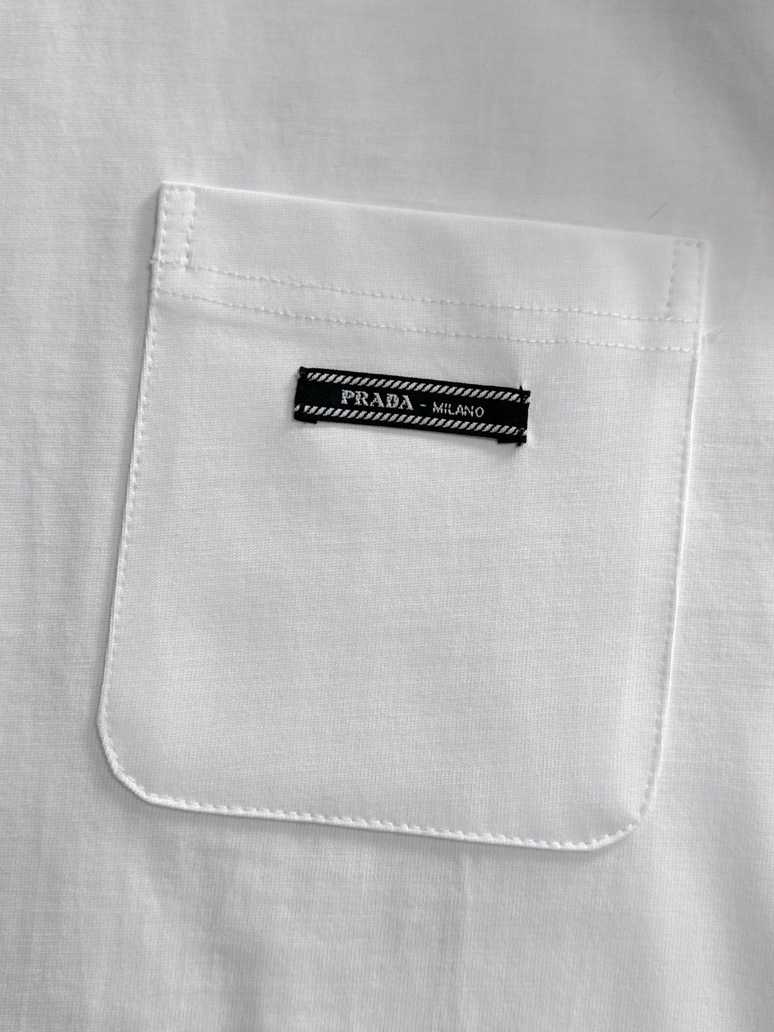 PRADA T-SHIRT