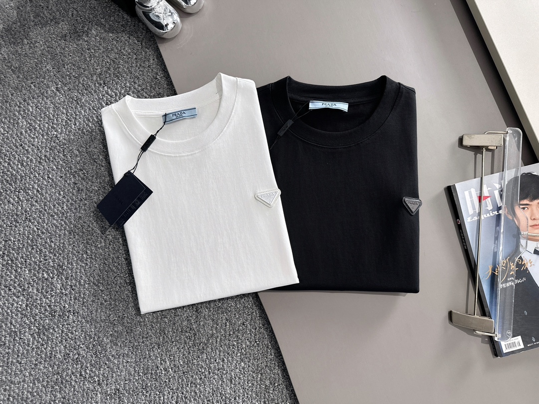PRADA T-SHIRT