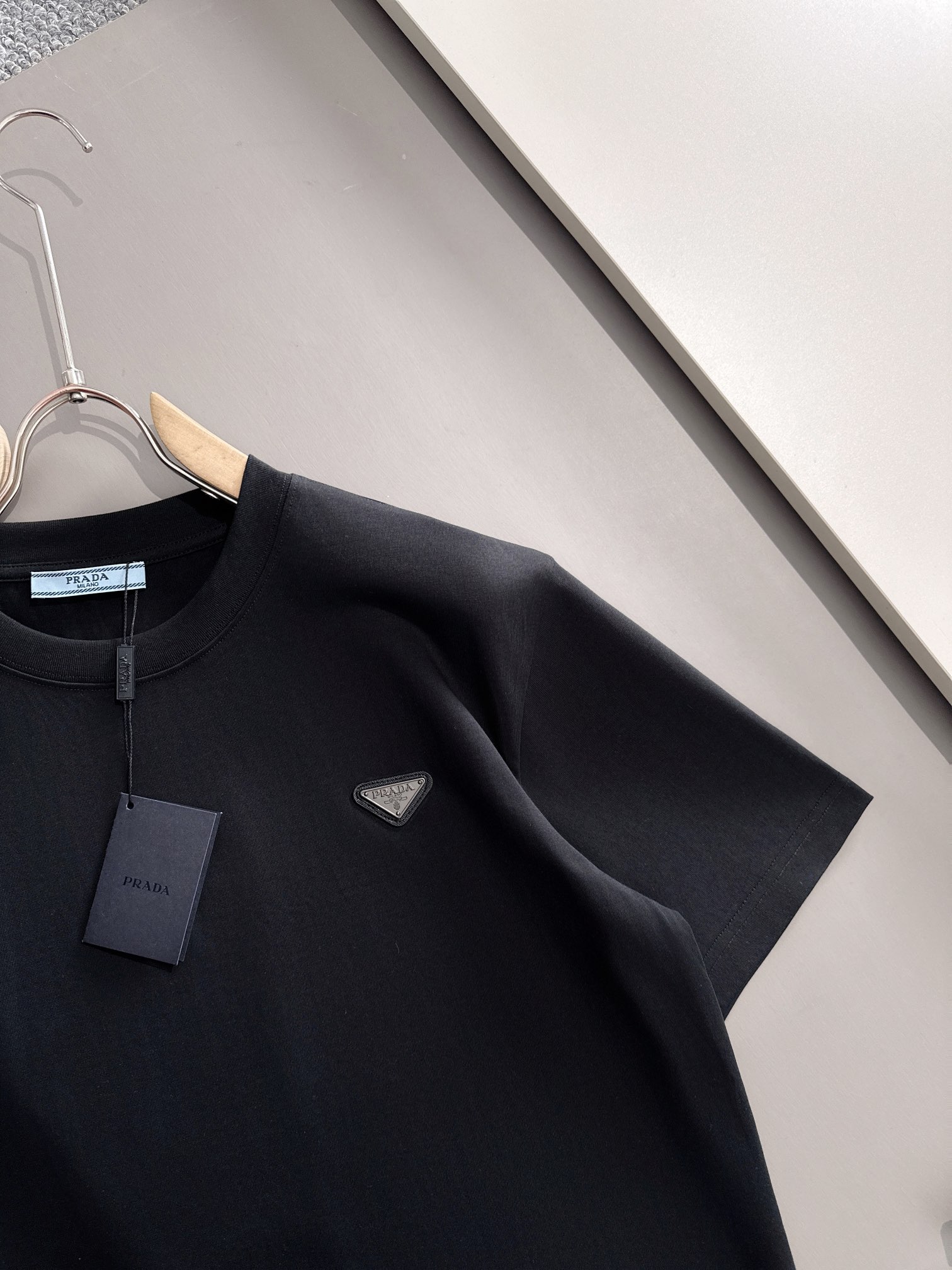 PRADA T-SHIRT