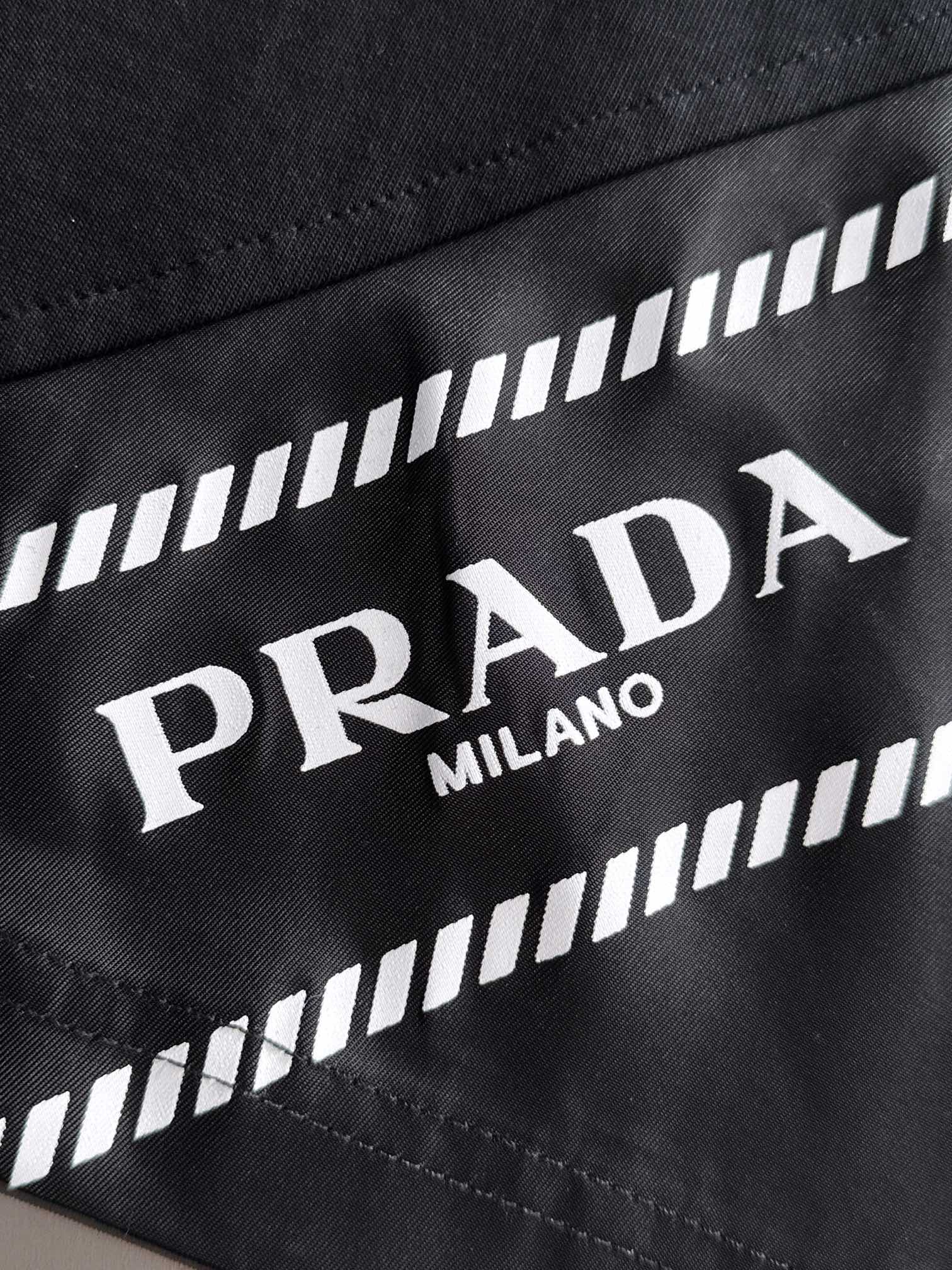 PRADA T-SHIRT