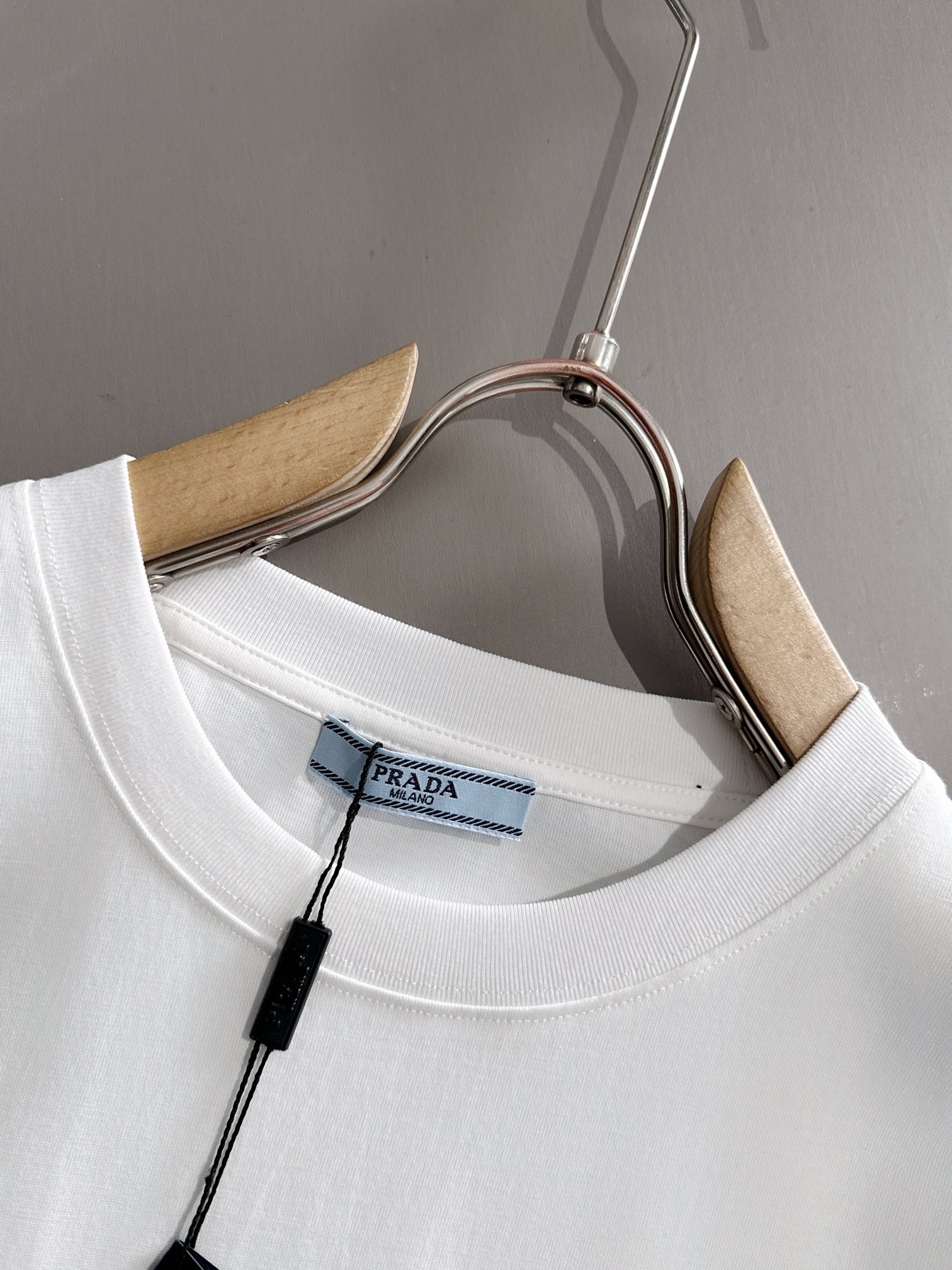 PRADA T-SHIRT