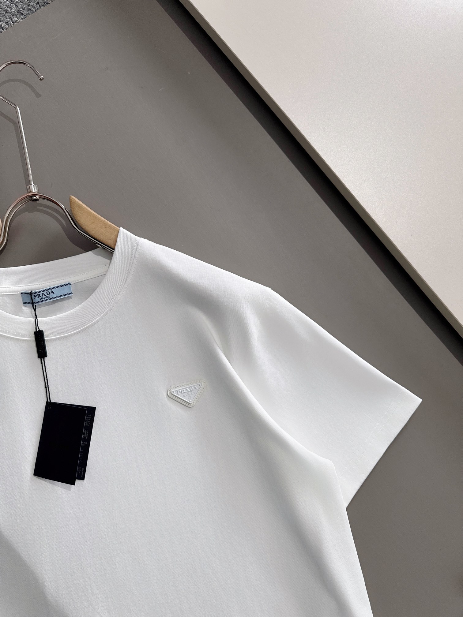 PRADA T-SHIRT