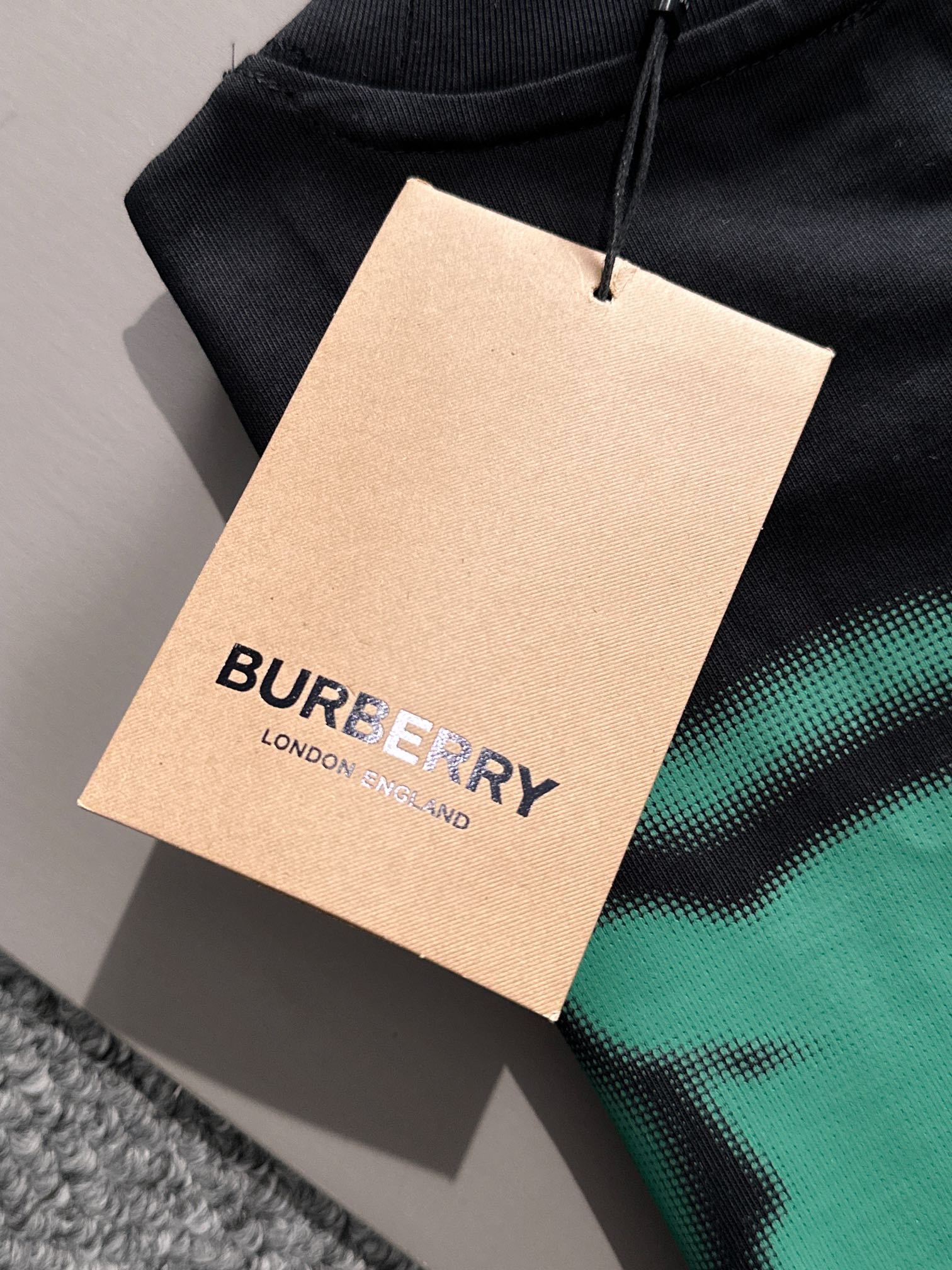 BURBERRY T-SHIRT