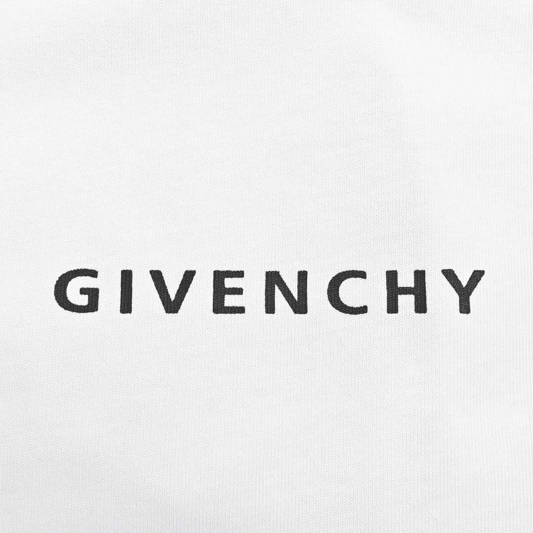 GIVENCHY T-shirt
