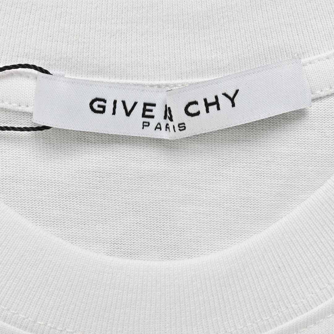 GIVENCHY T-shirt