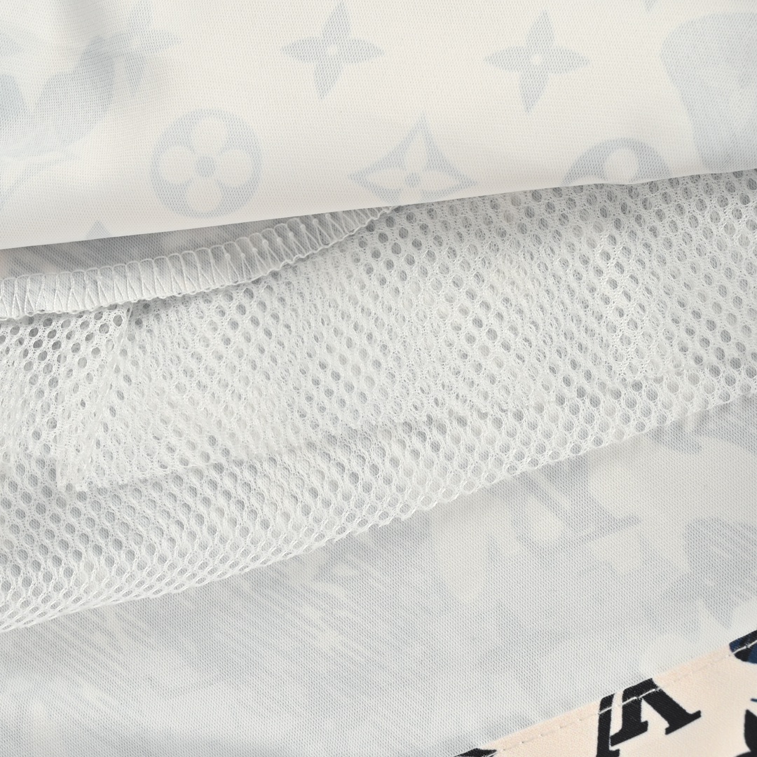LOUIS VUITTON Short