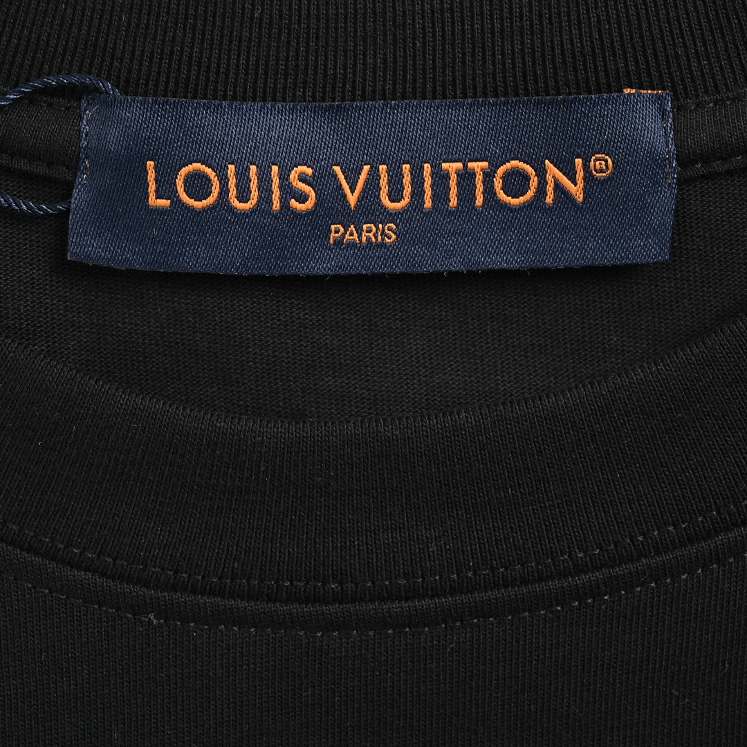 LOUIS VUITTON T-shirt