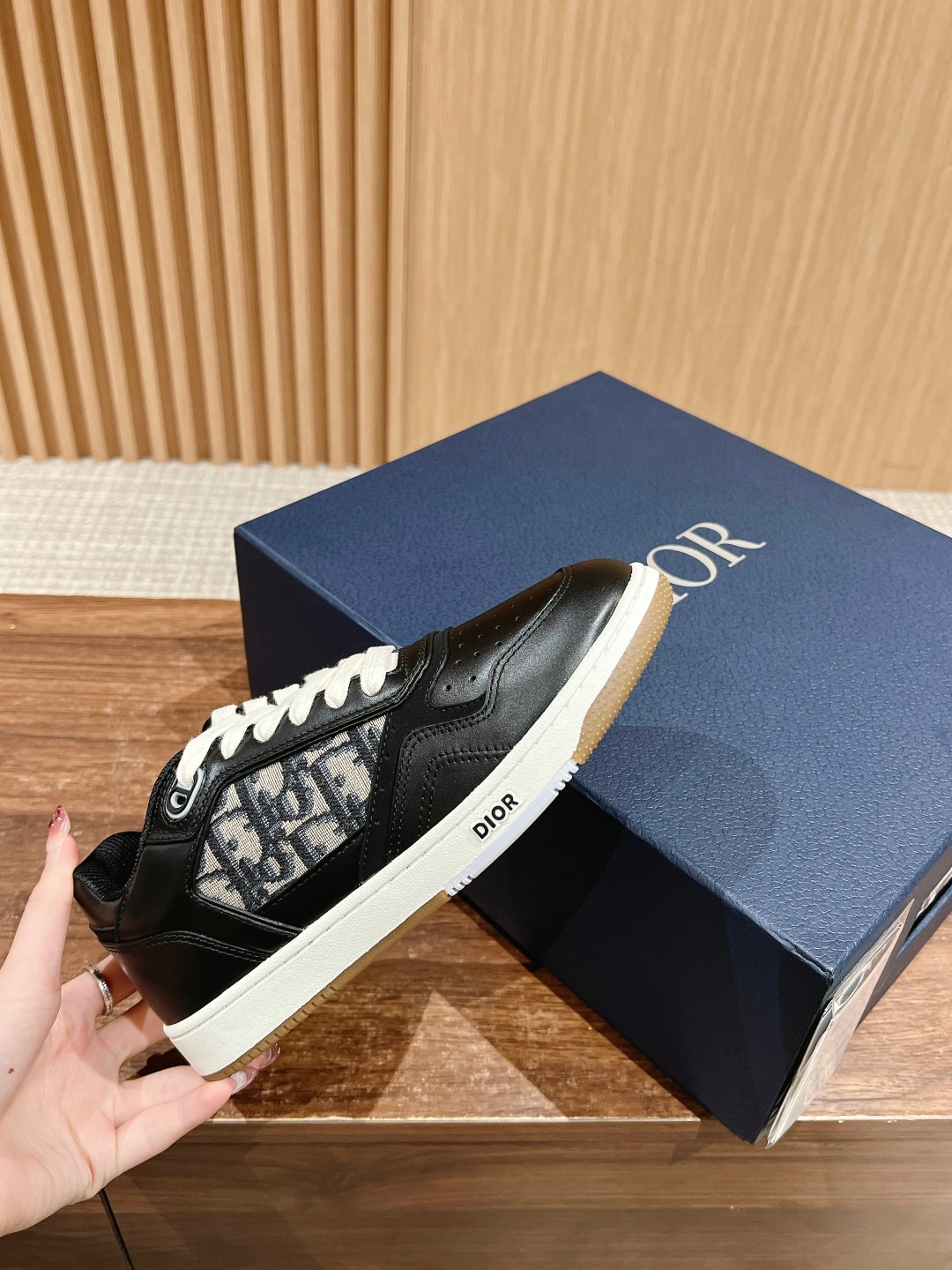 DIOR SNEAKER