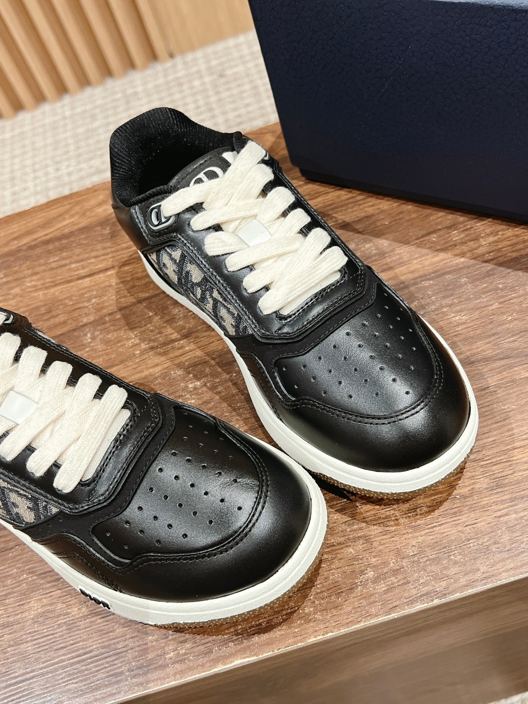 DIOR SNEAKER