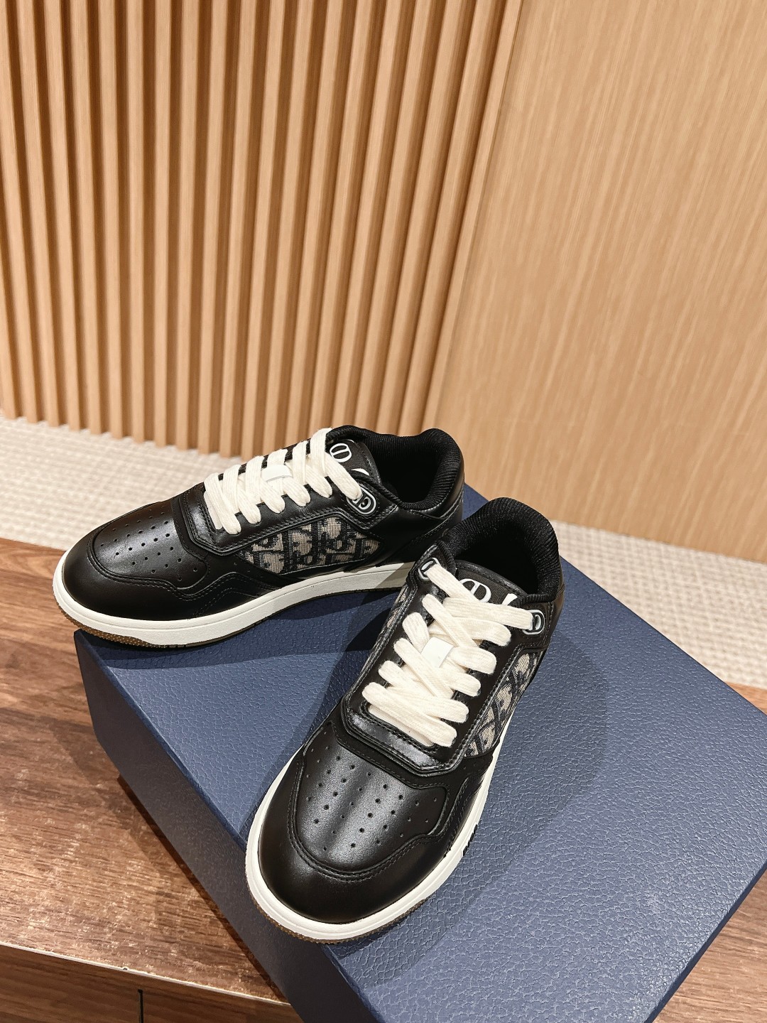 DIOR SNEAKER