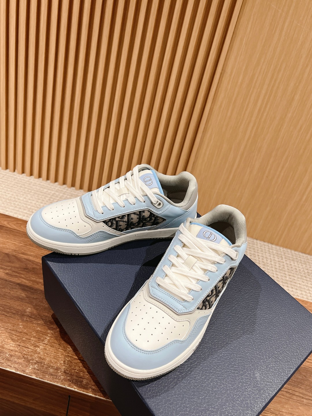 DIOR SNEAKER