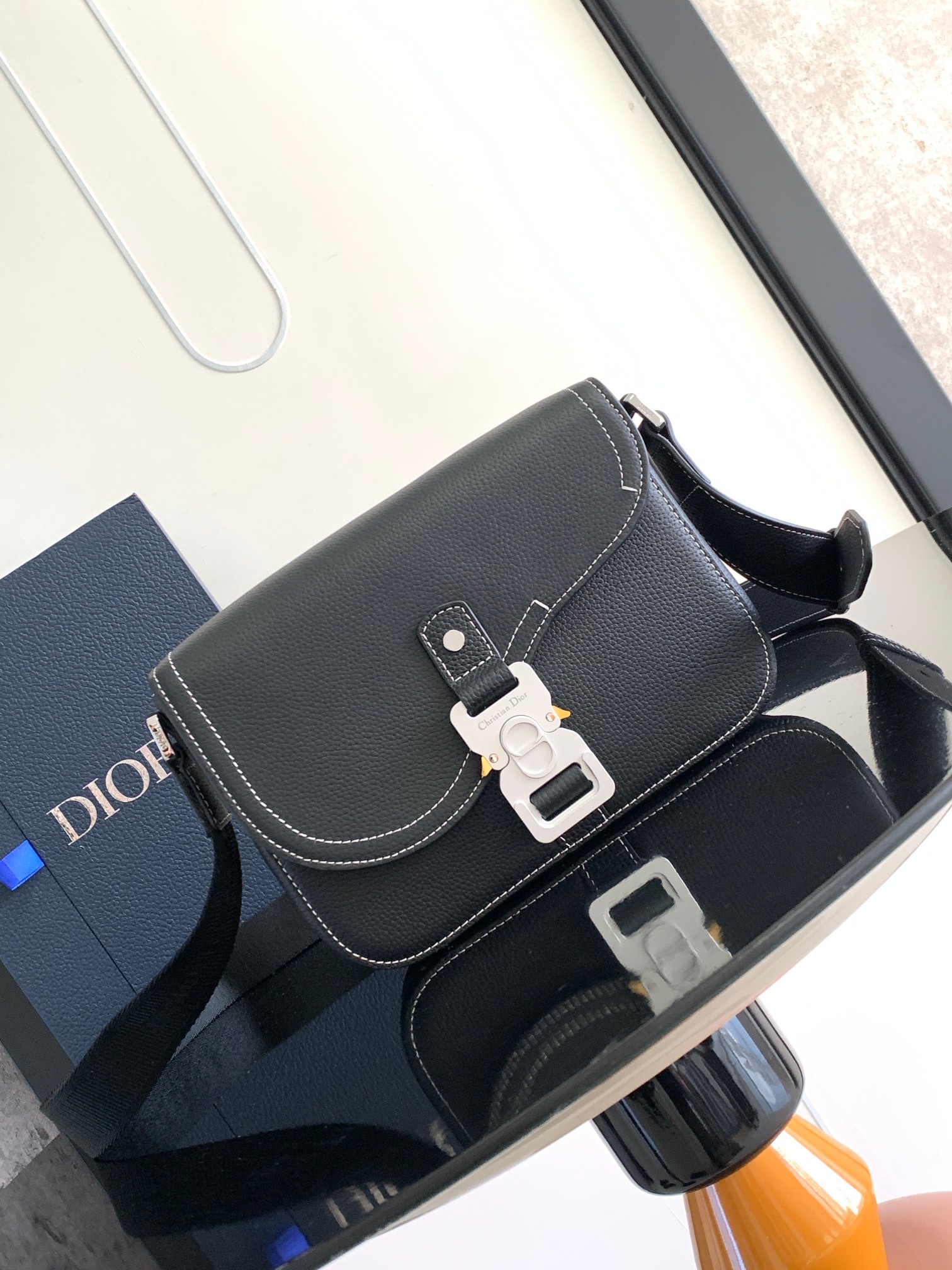 DIOR