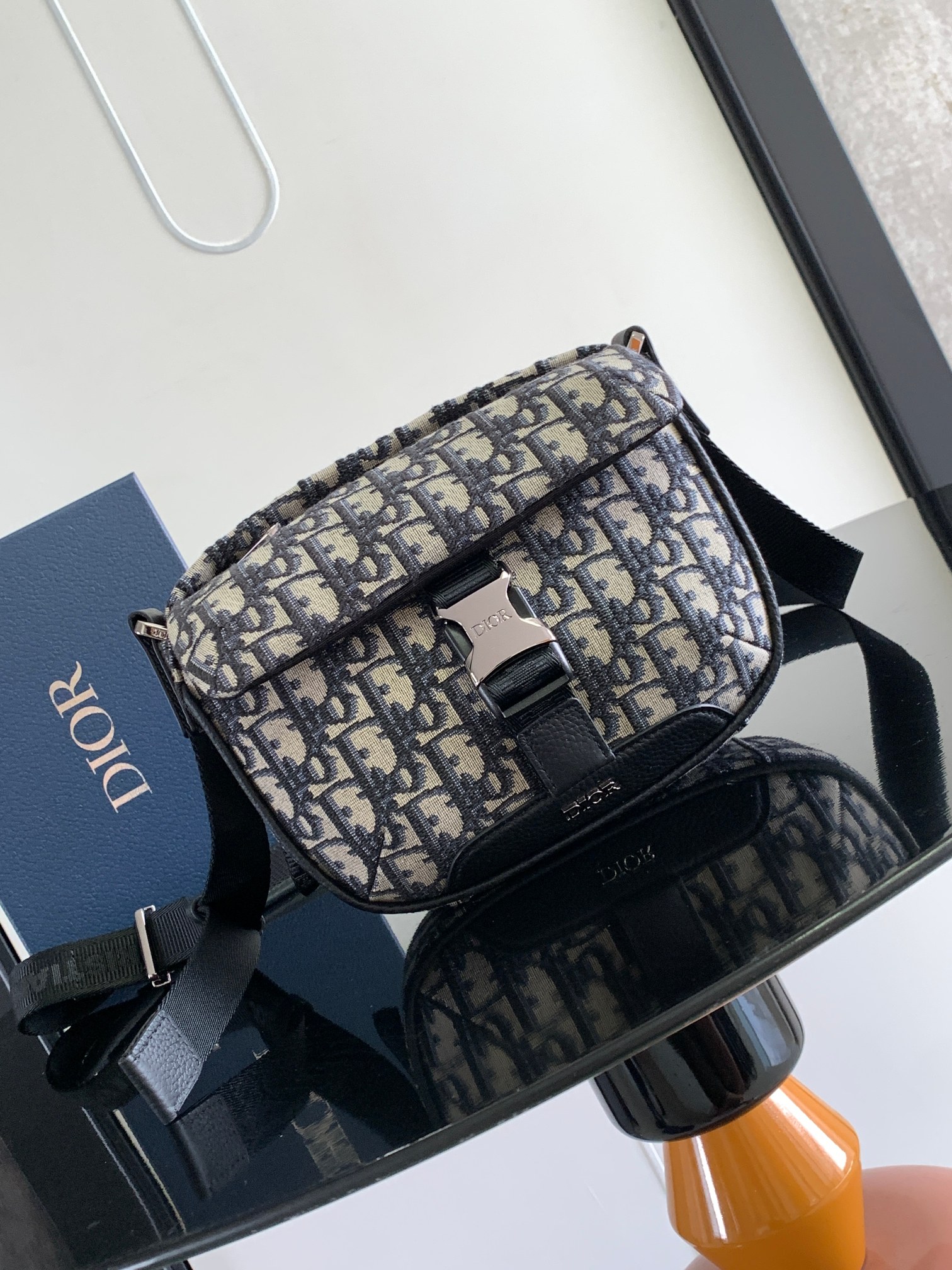 DIOR