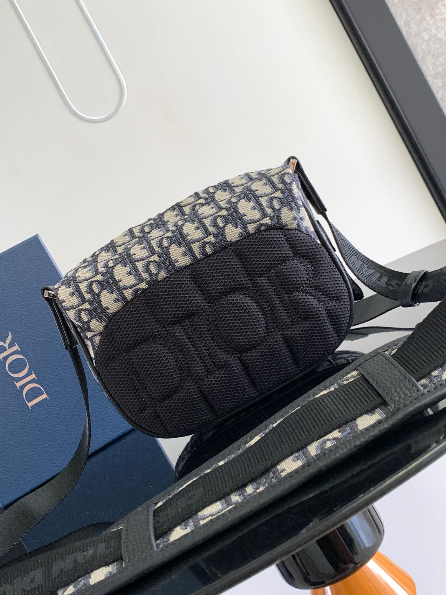 DIOR