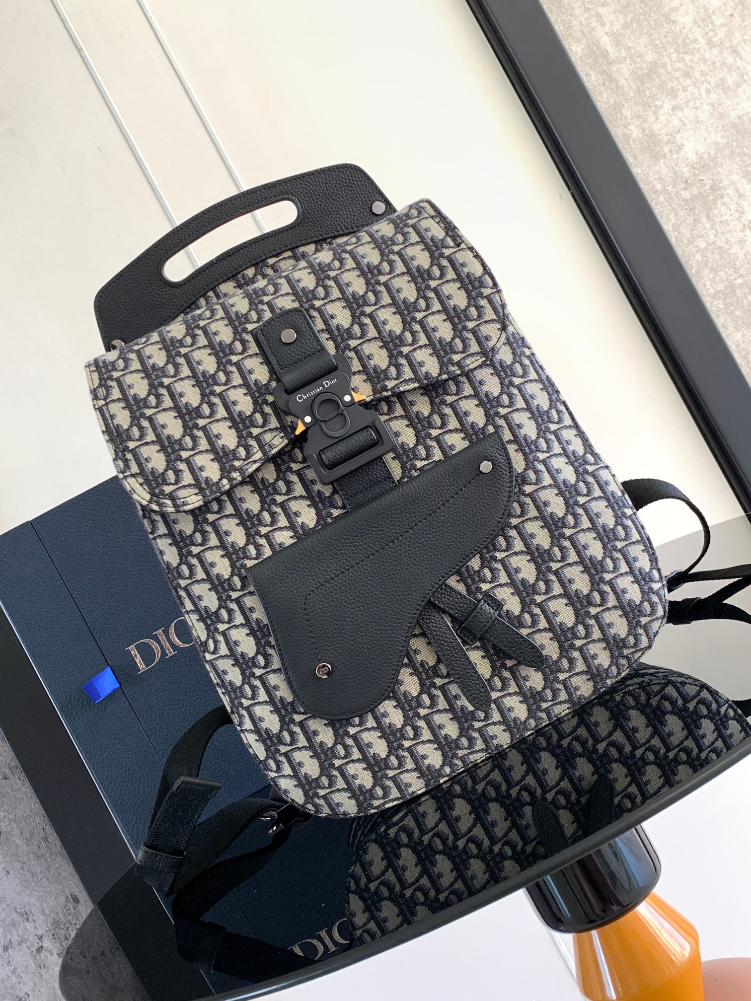 DIOR