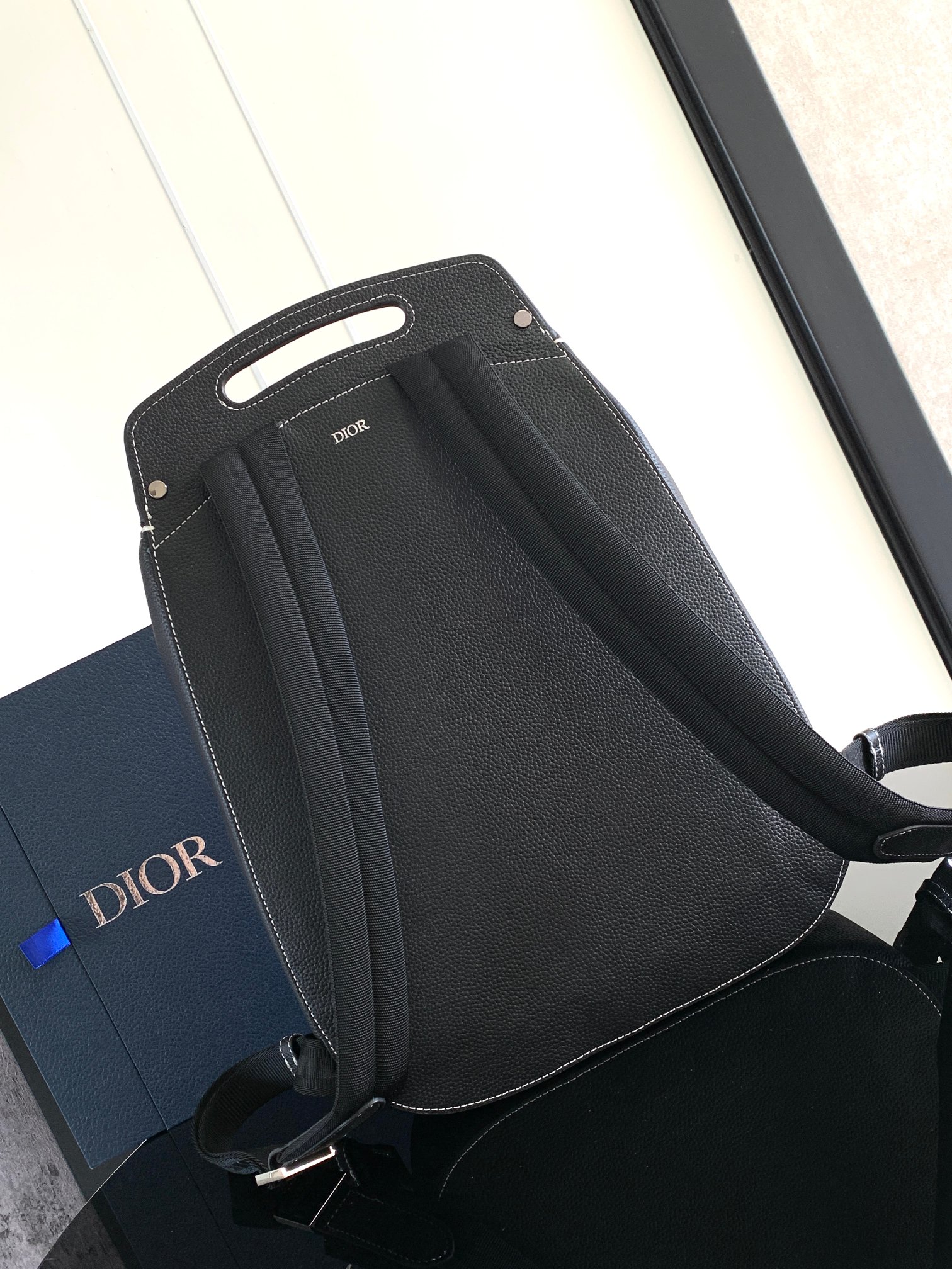 DIOR
