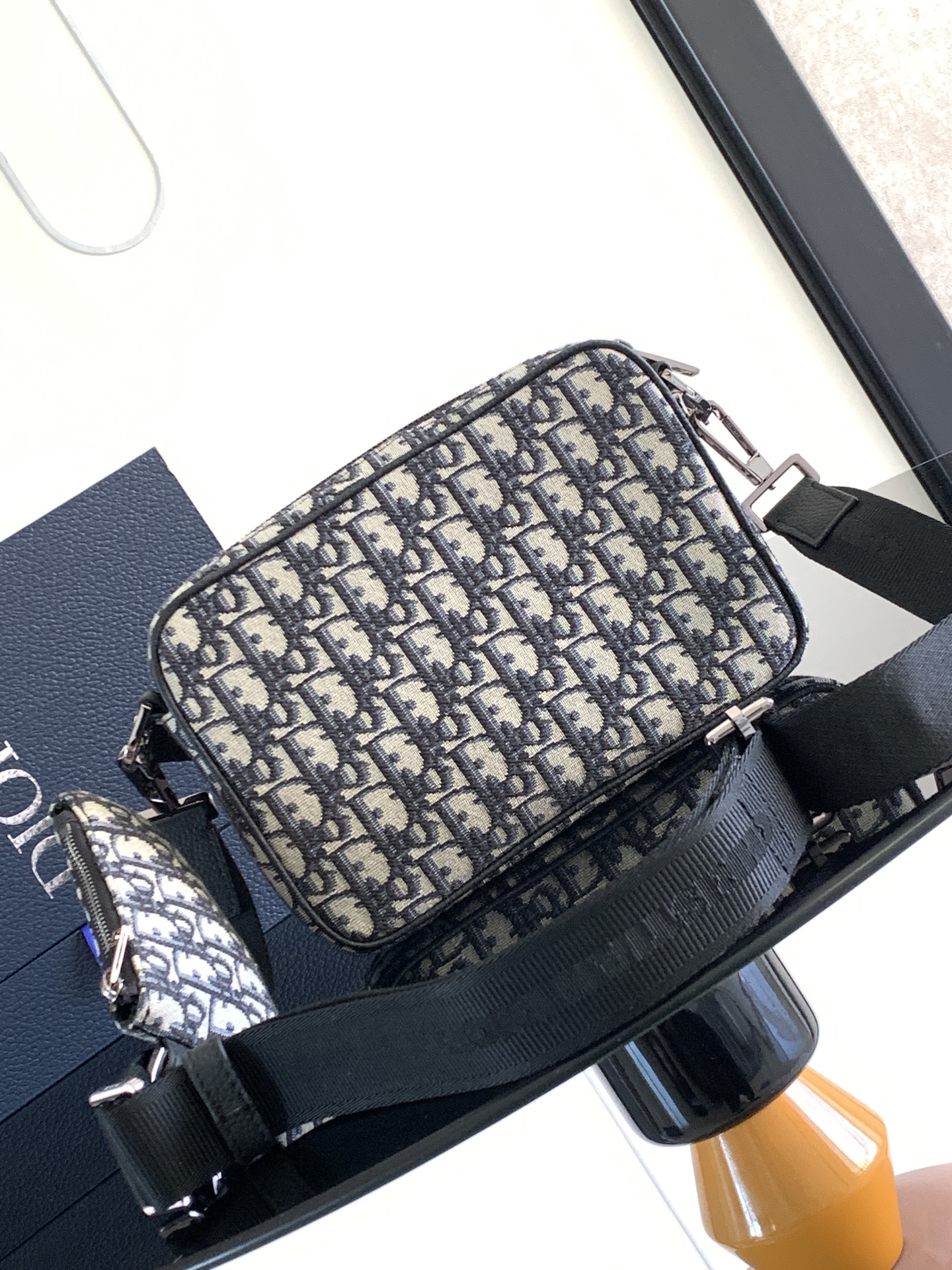 DIOR