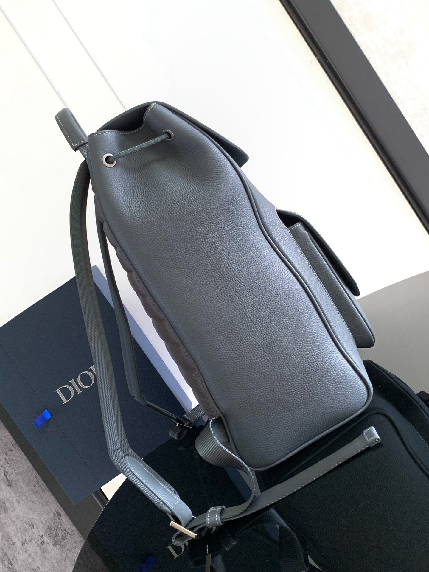 DIOR