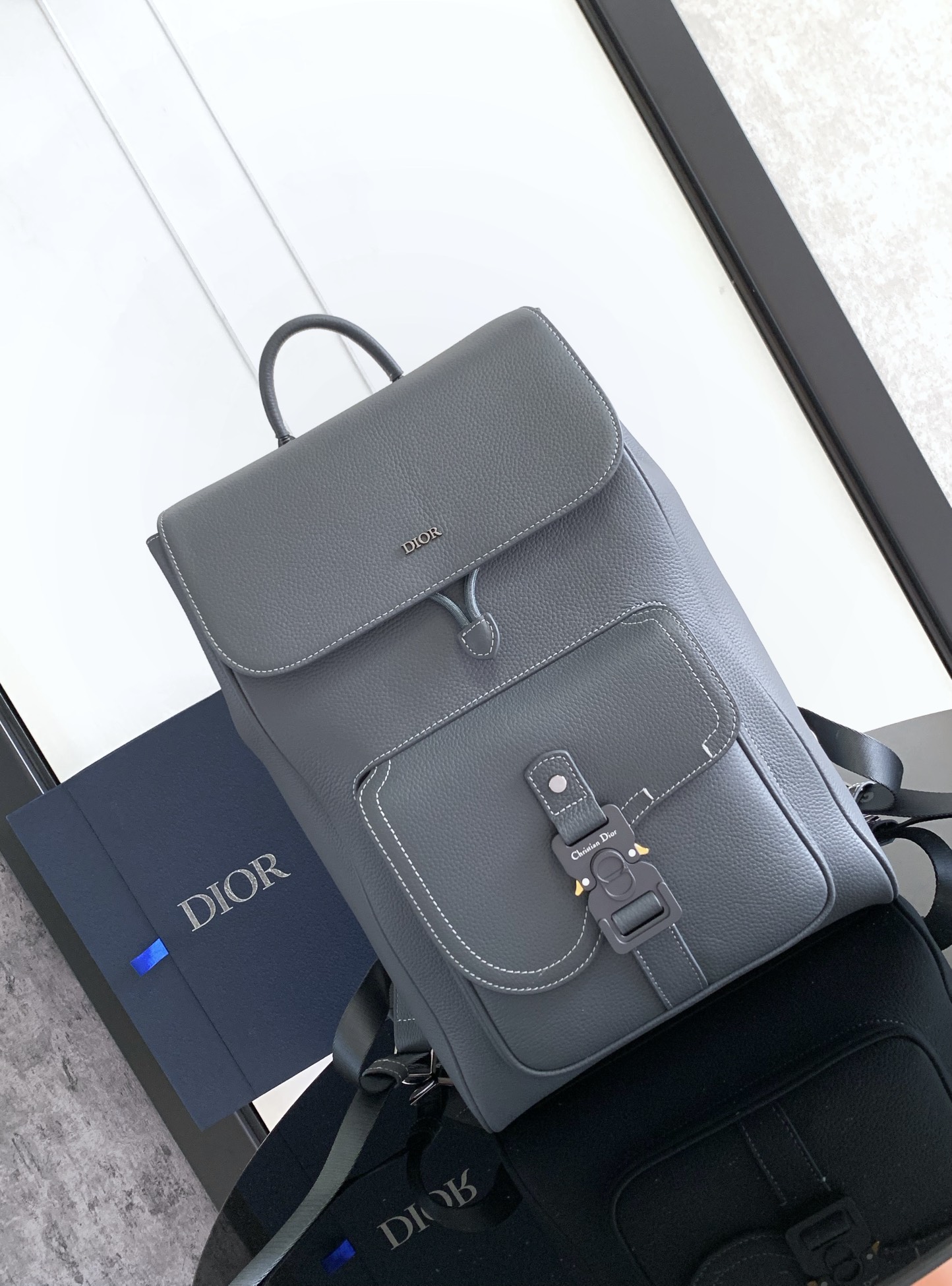 DIOR