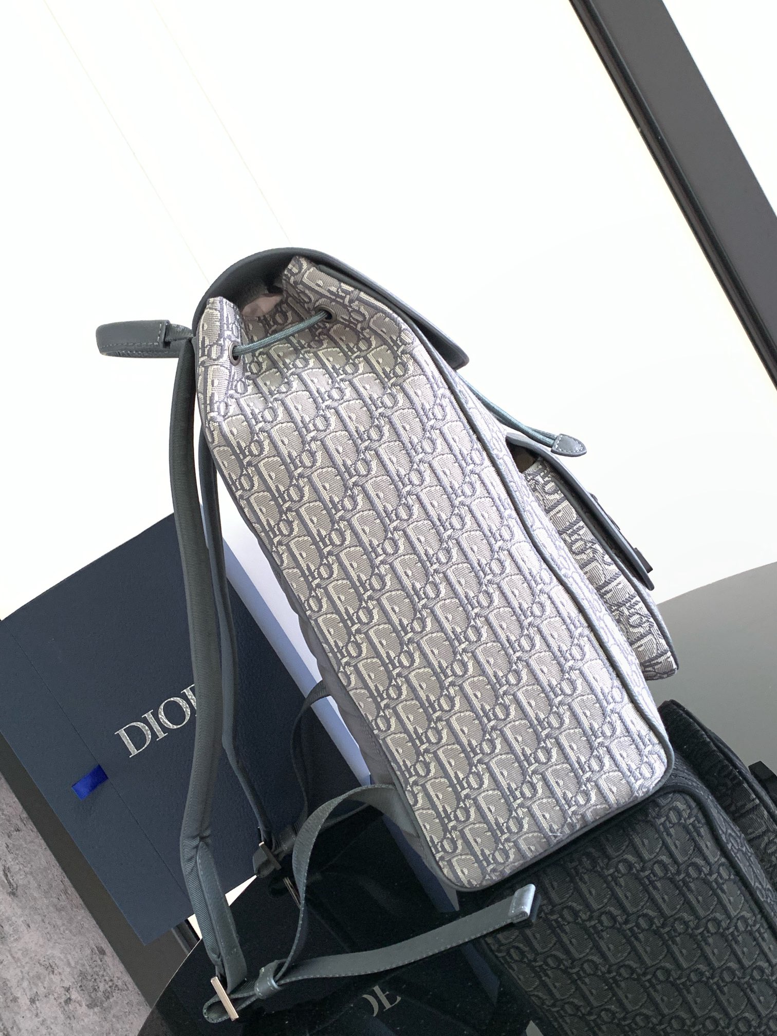 DIOR