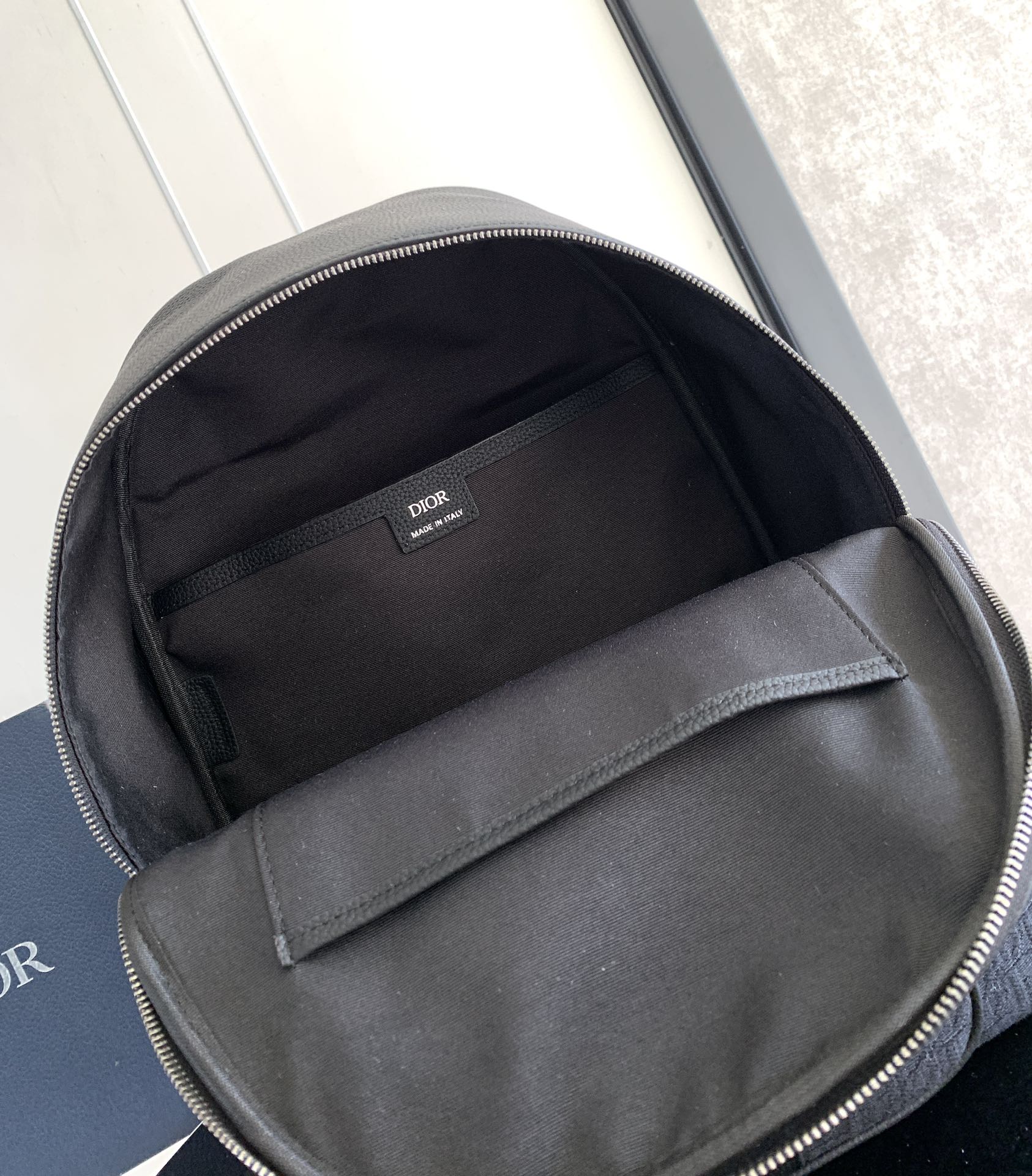 DIOR