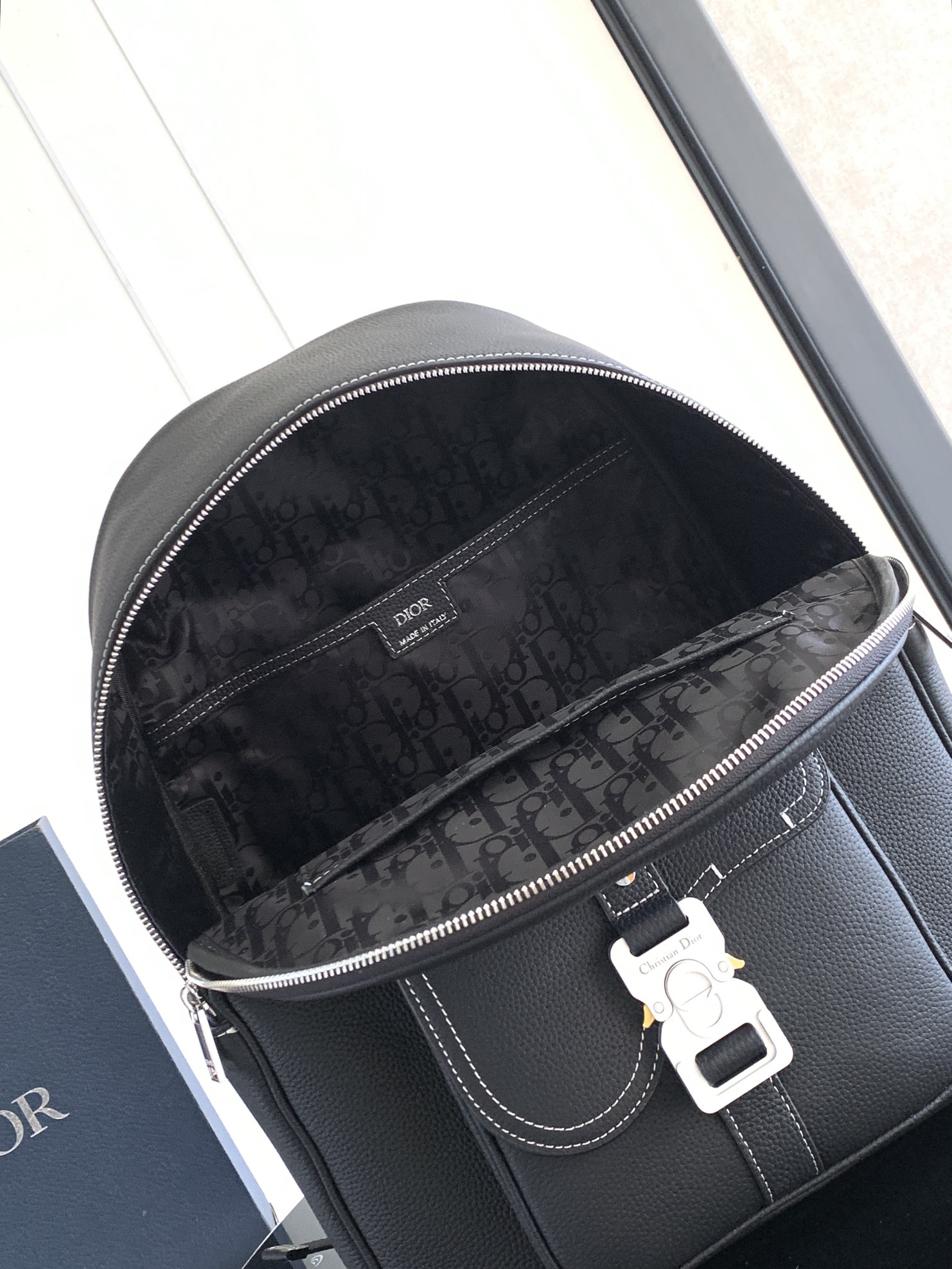 DIOR