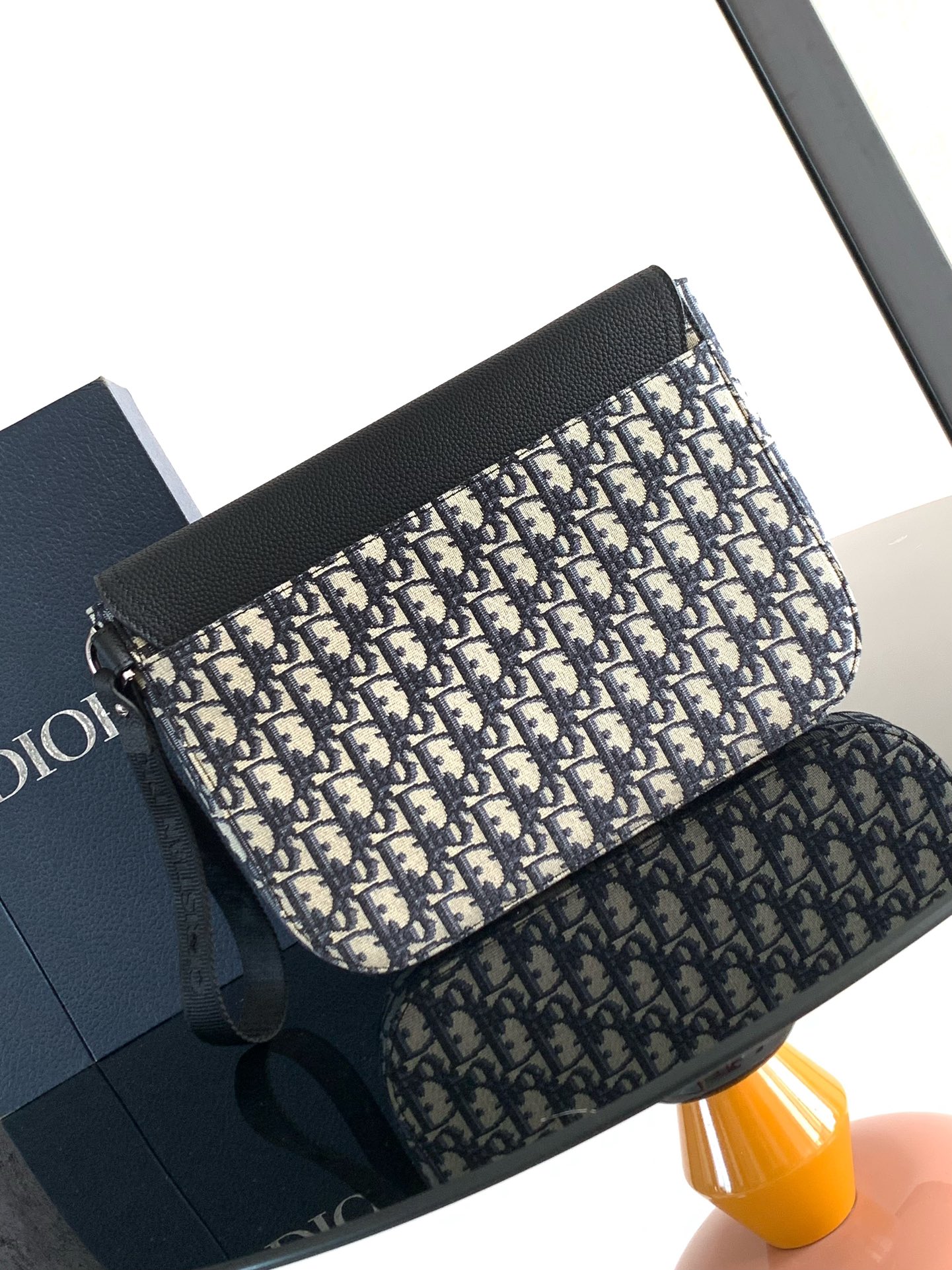 DIOR