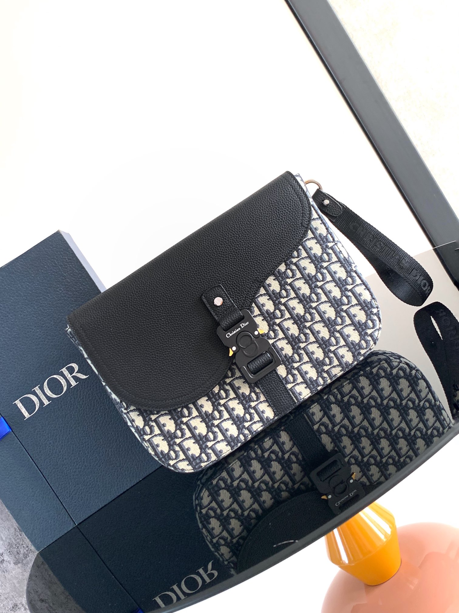 DIOR