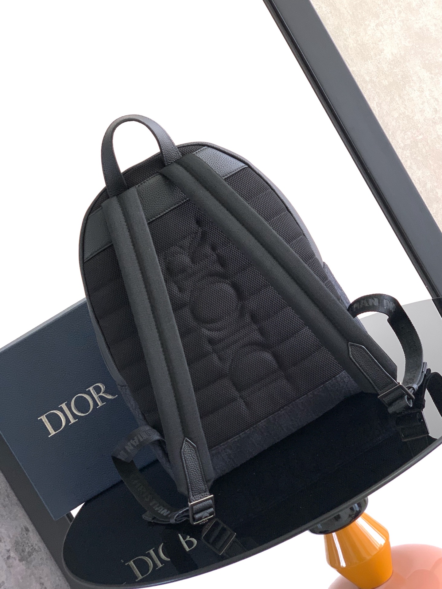 DIOR