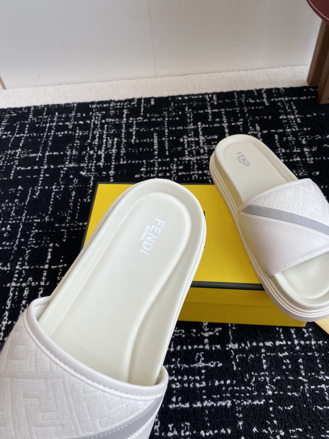 FENDI SLIDES