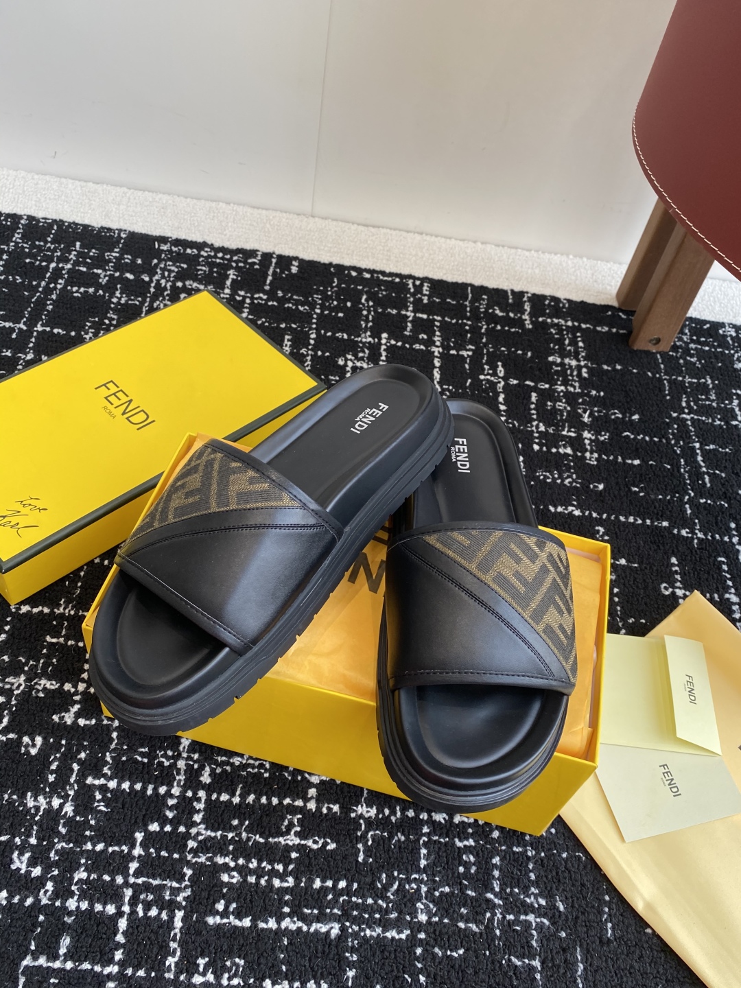 FENDI SLIDES