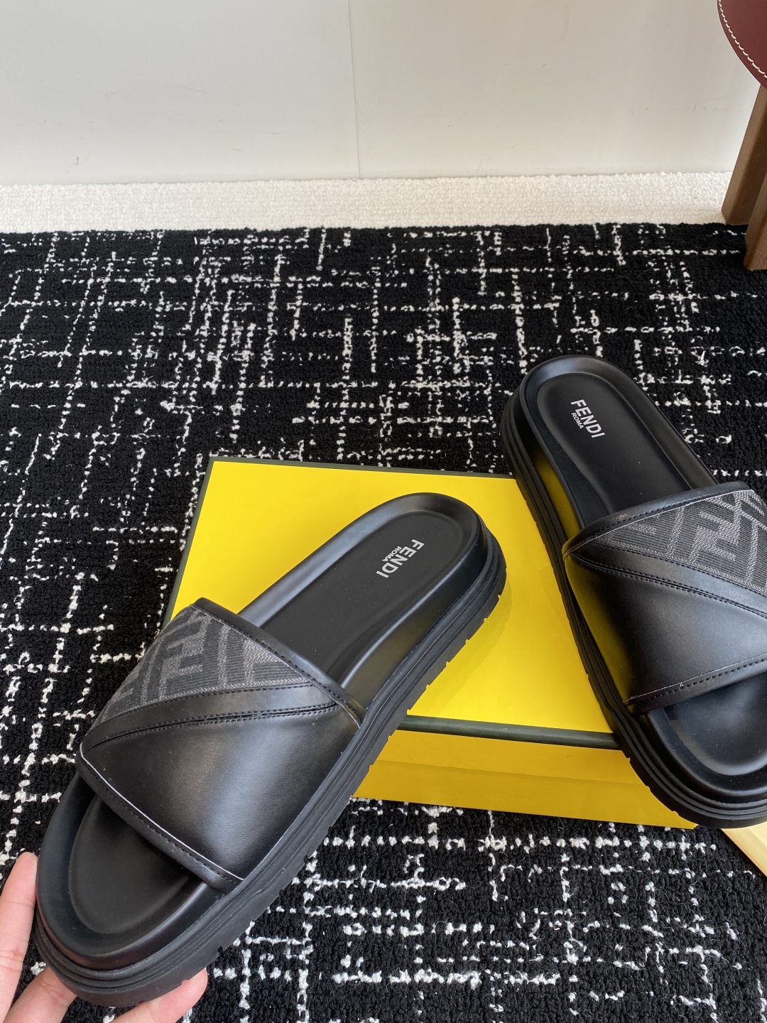 FENDI SLIDES