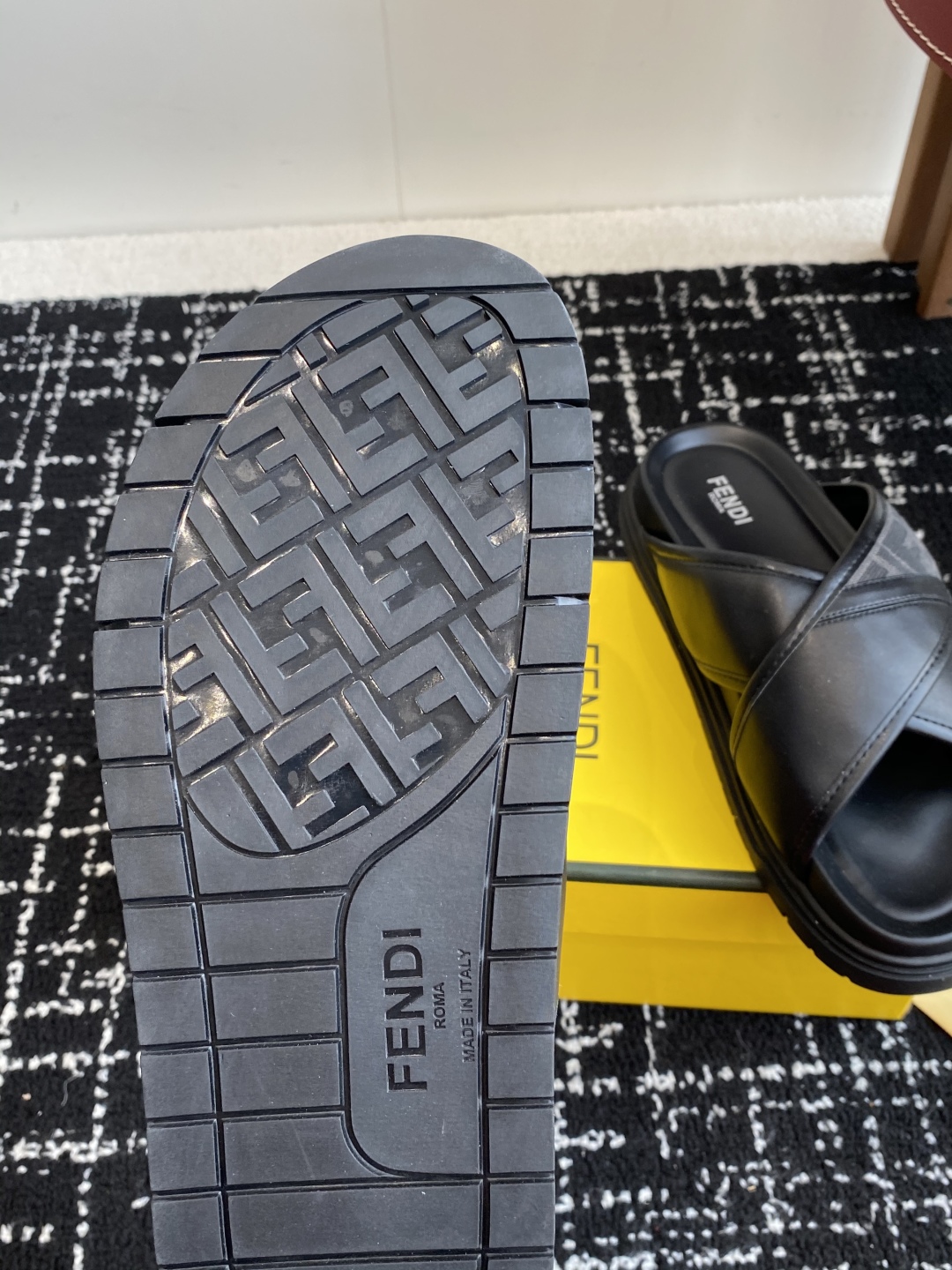 FENDI SLIDES