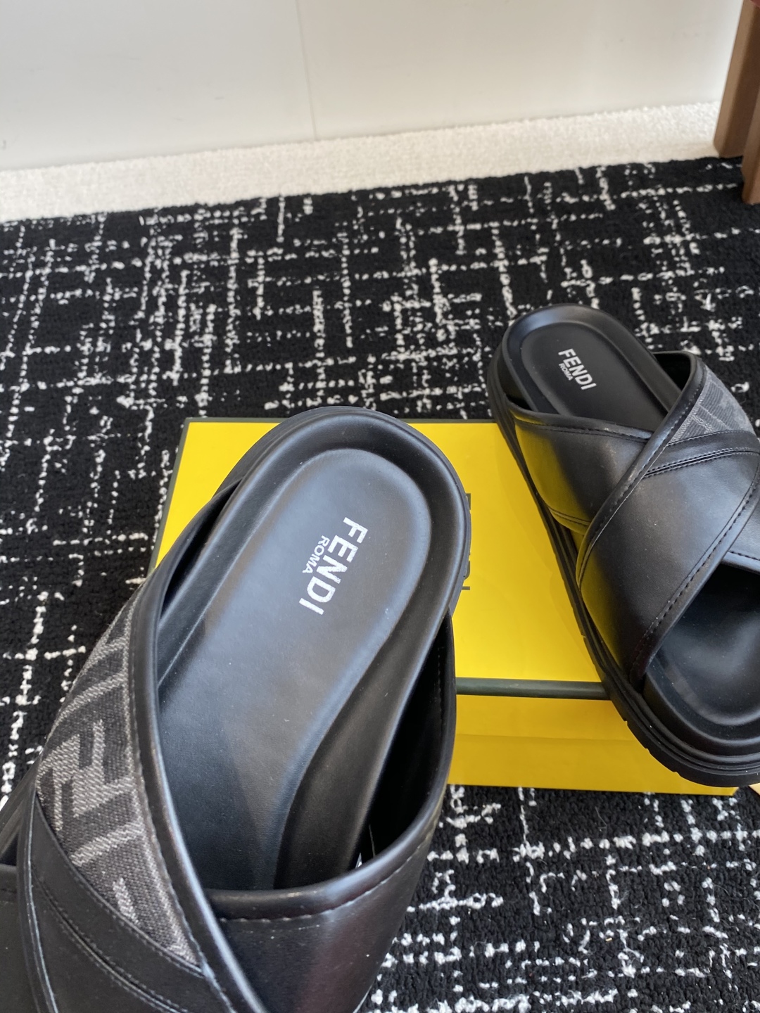 FENDI SLIDES