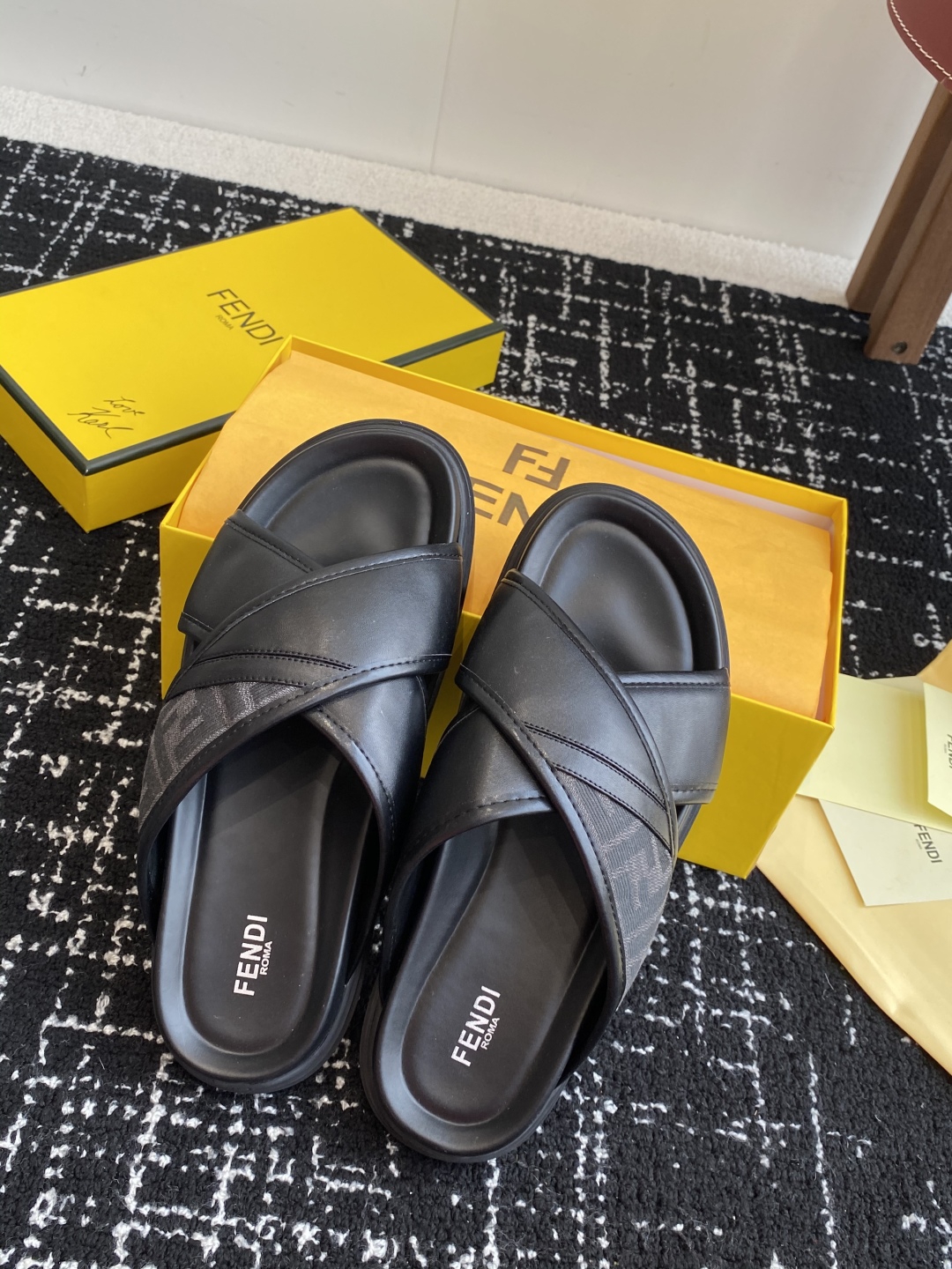 FENDI SLIDES