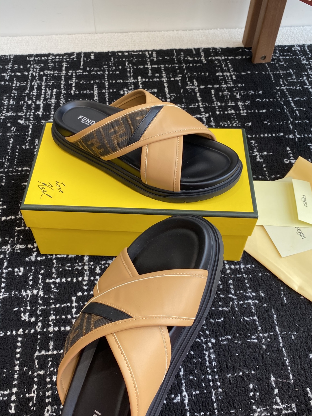 FENDI SLIDES
