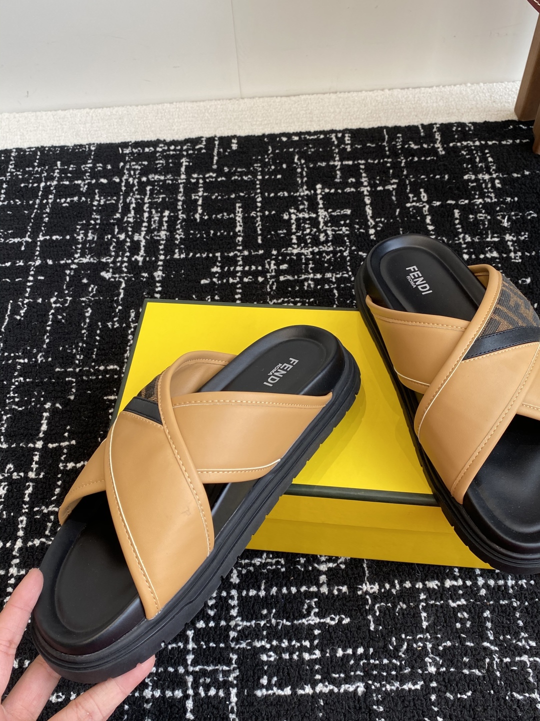 FENDI SLIDES