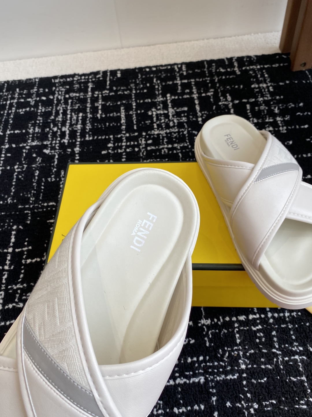 FENDI SLIDES