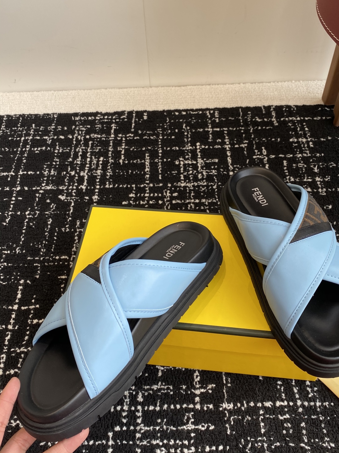FENDI SLIDES