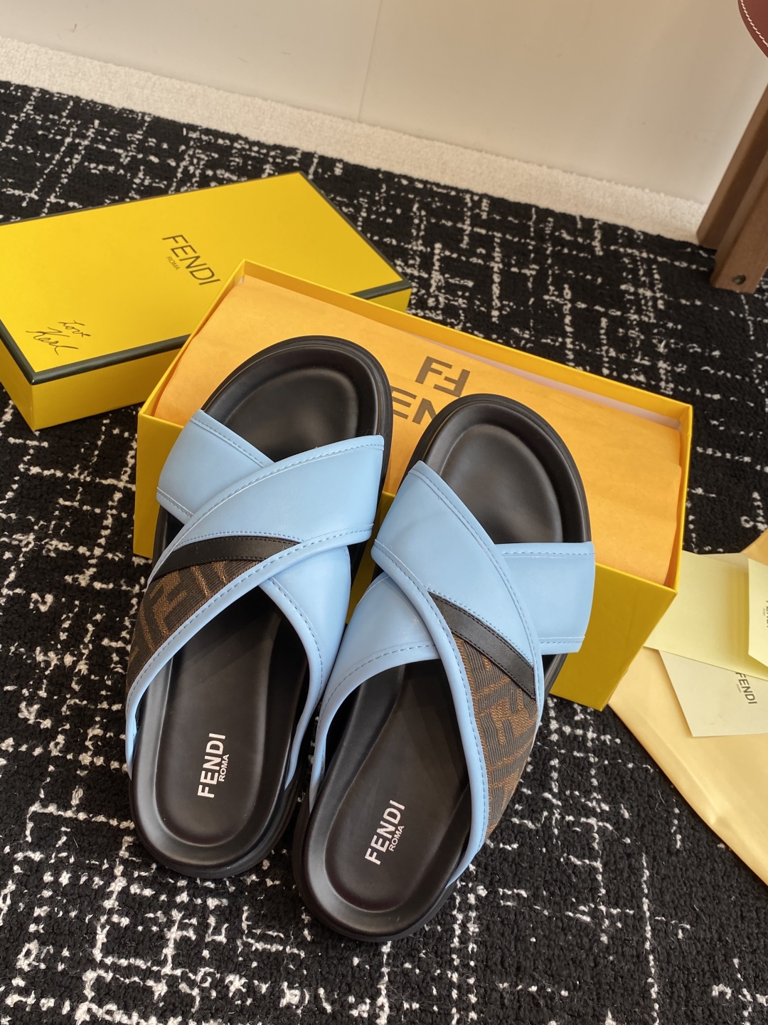 FENDI SLIDES
