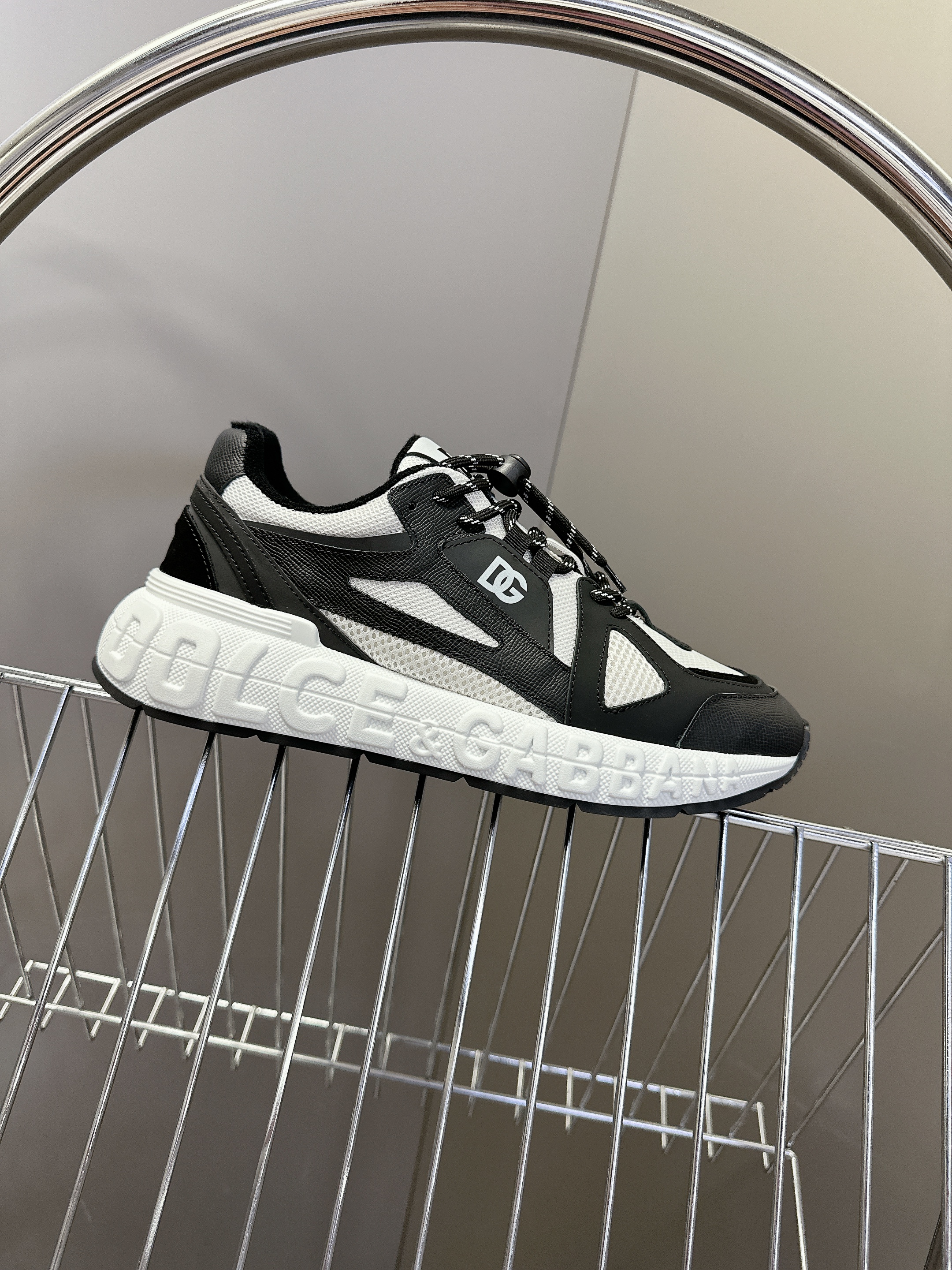 D&G SEAKERS